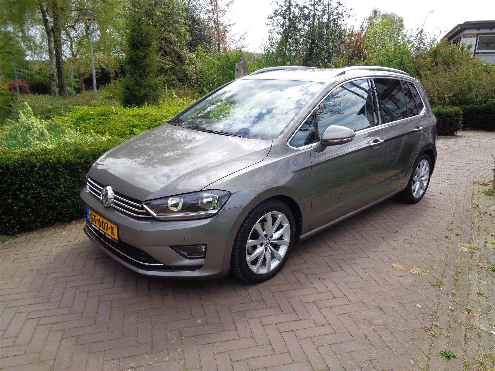 VOLKSWAGEN Golf Sportsvan 1.2 TSI 110PK DSG Highline Executi, Auto's, Volkswagen, Automaat, 12 maanden, Stof, Gebruikt