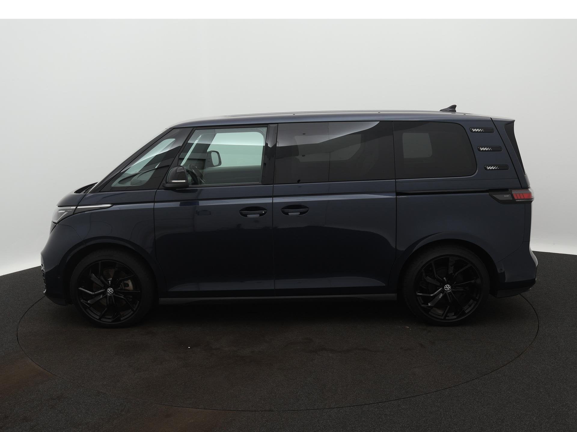 Volkswagen ID. Buzz 1st 77kWh | Elektrische schuifdeuren | E, Auto's, Volkswagen, Automaat, 12 maanden, Gebruikt, Zwart