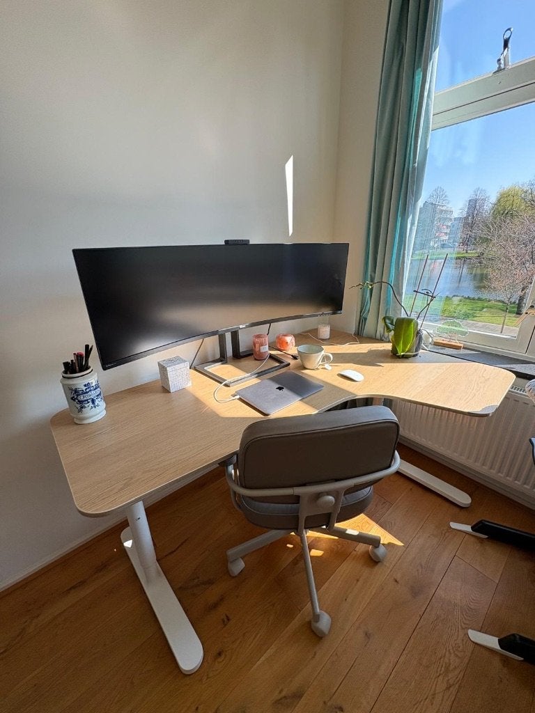 Ikea - bekant adjustable corner desk, Ophalen, Zit-sta bureau, Spaanplaat of MDF, In hoogte verstelbaar