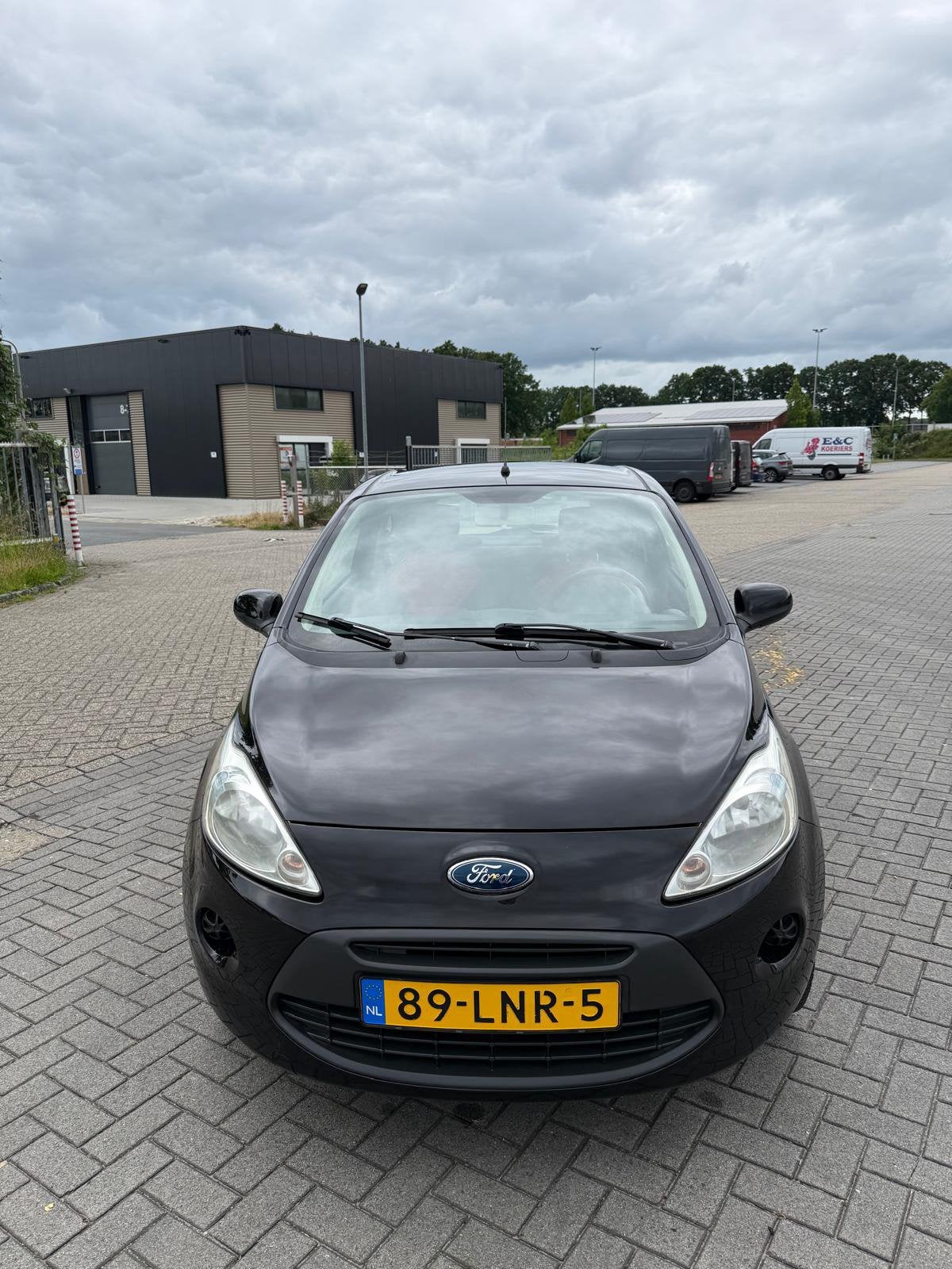 Ford Ka 1.2 51KW 2010 Zwart, Auto's, Ford, Voorwielaandrijving, Elektrische ramen, Stof, 4 cilinders