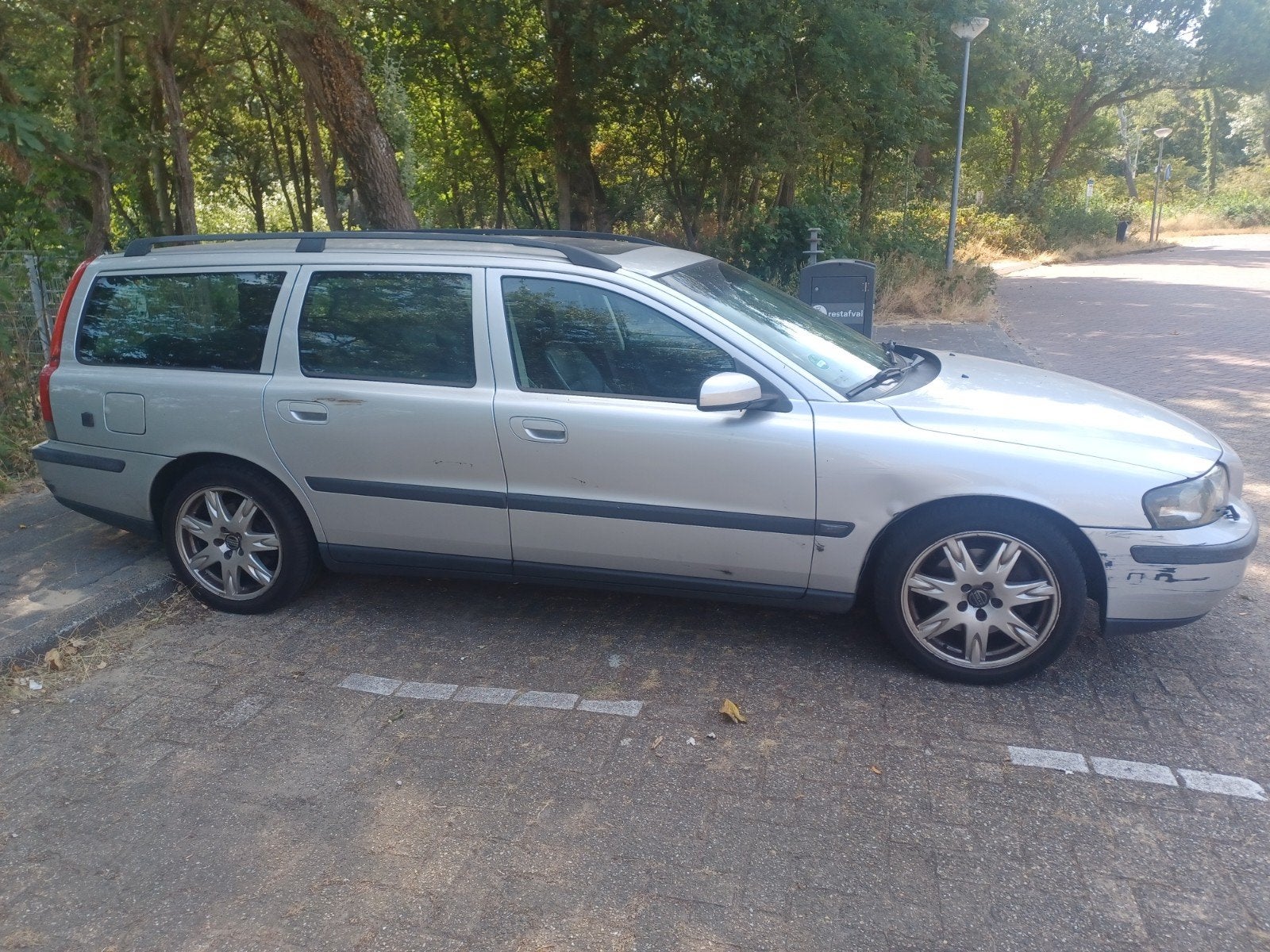 Volvo V70 2.4 140PK AUT 2004 Grijs lpg trekhaak, Auto's, 1556 kg, 1800 kg, Zwart, Stationwagon