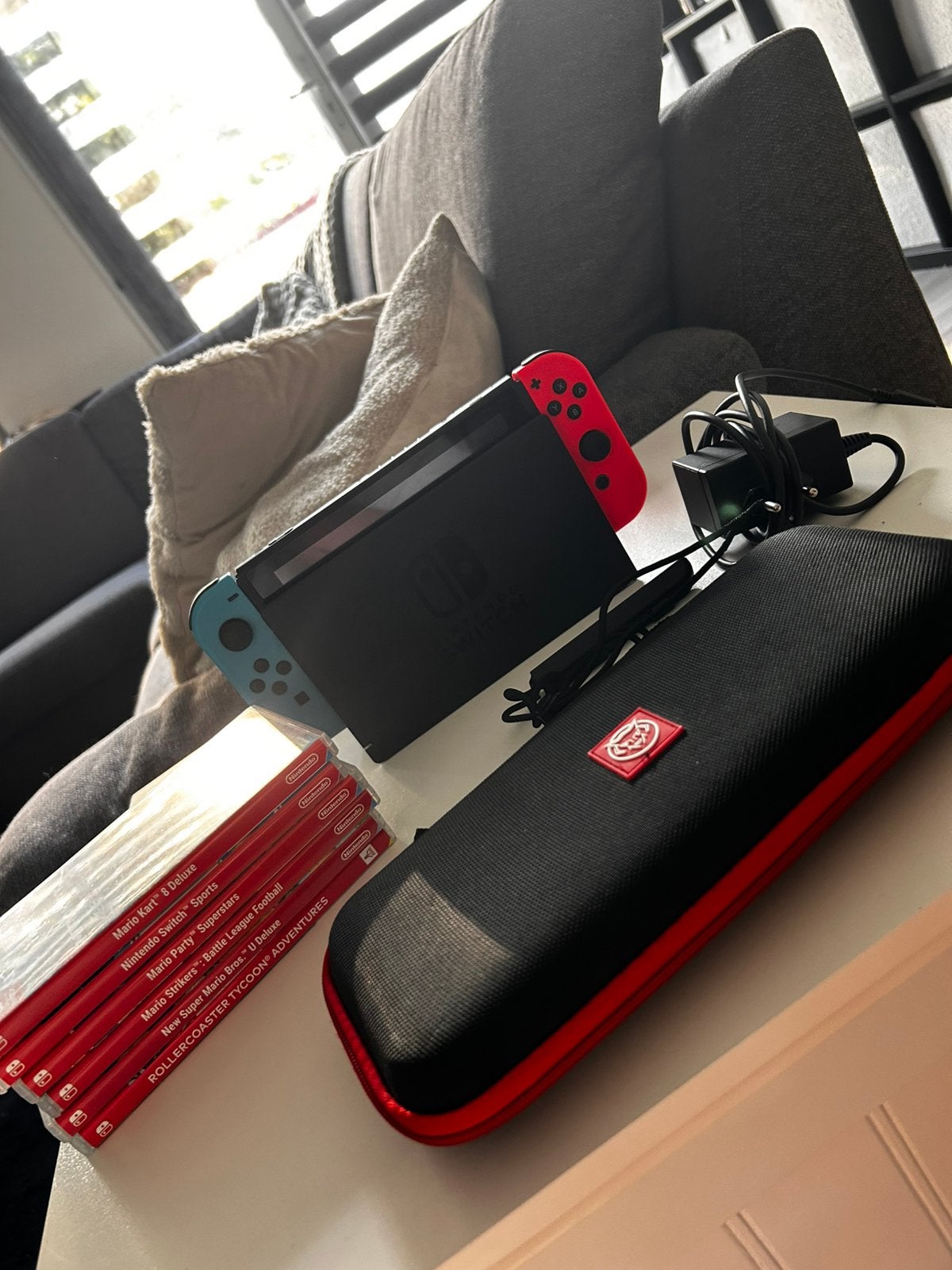 Nintendo Switch met 6 Games en opbergtas, Spelcomputers en Games, Ophalen, Met games, Met 2 controllers, Zo goed als nieuw