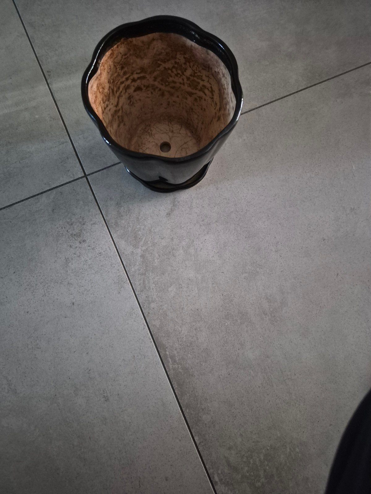 Zwarte bloempot met schotel, gebruikt, Ophalen