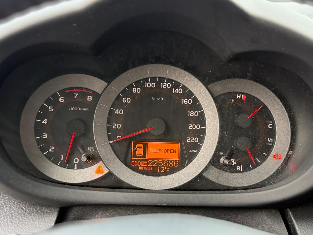 Toyota RAV4 2.0 VVTi Executive Airco|Stoelverwarming|Keyles|, Auto's, Toyota, Automaat, 1998 cc, Gebruikt, 4 cilinders