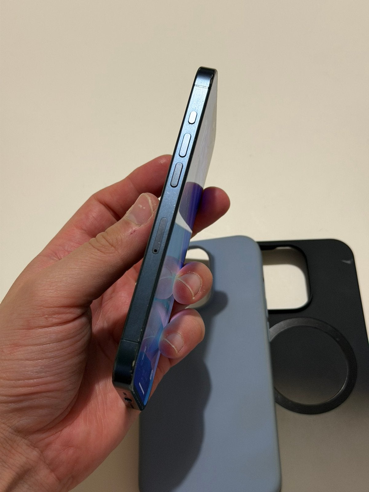 Foto 4 van iPhone 15 Pro 128GB | 2 Hoesjes + Oplader