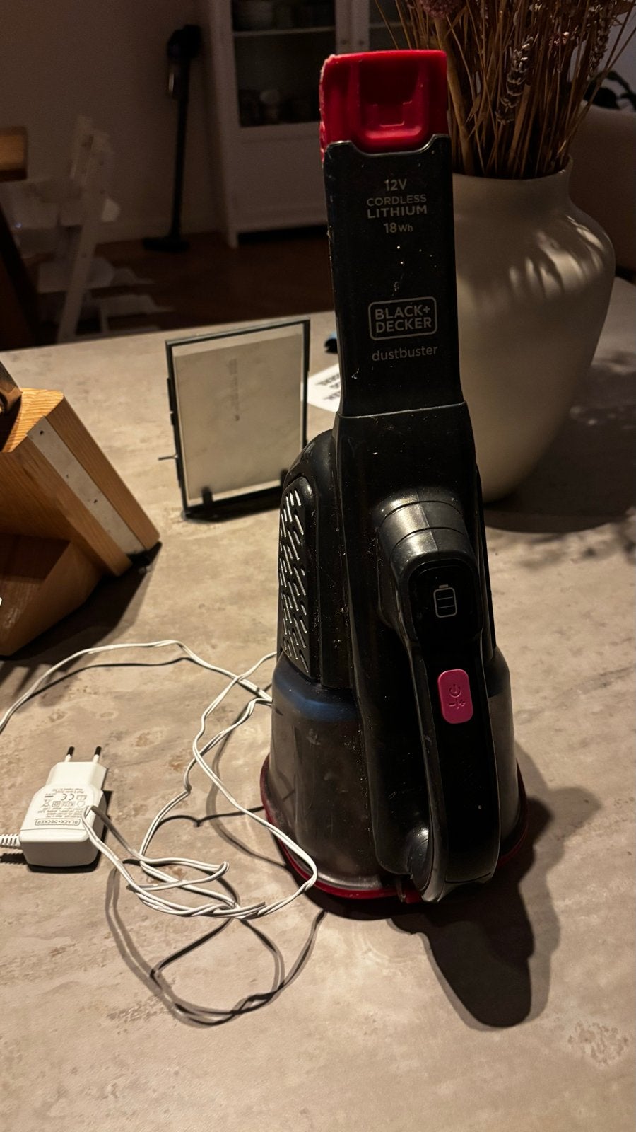 Defecte Black+Decker Kruimeldief - Voor onderdelen, Witgoed en Apparatuur, Ophalen, Niet werkend, Draadloos, Kruimeldief