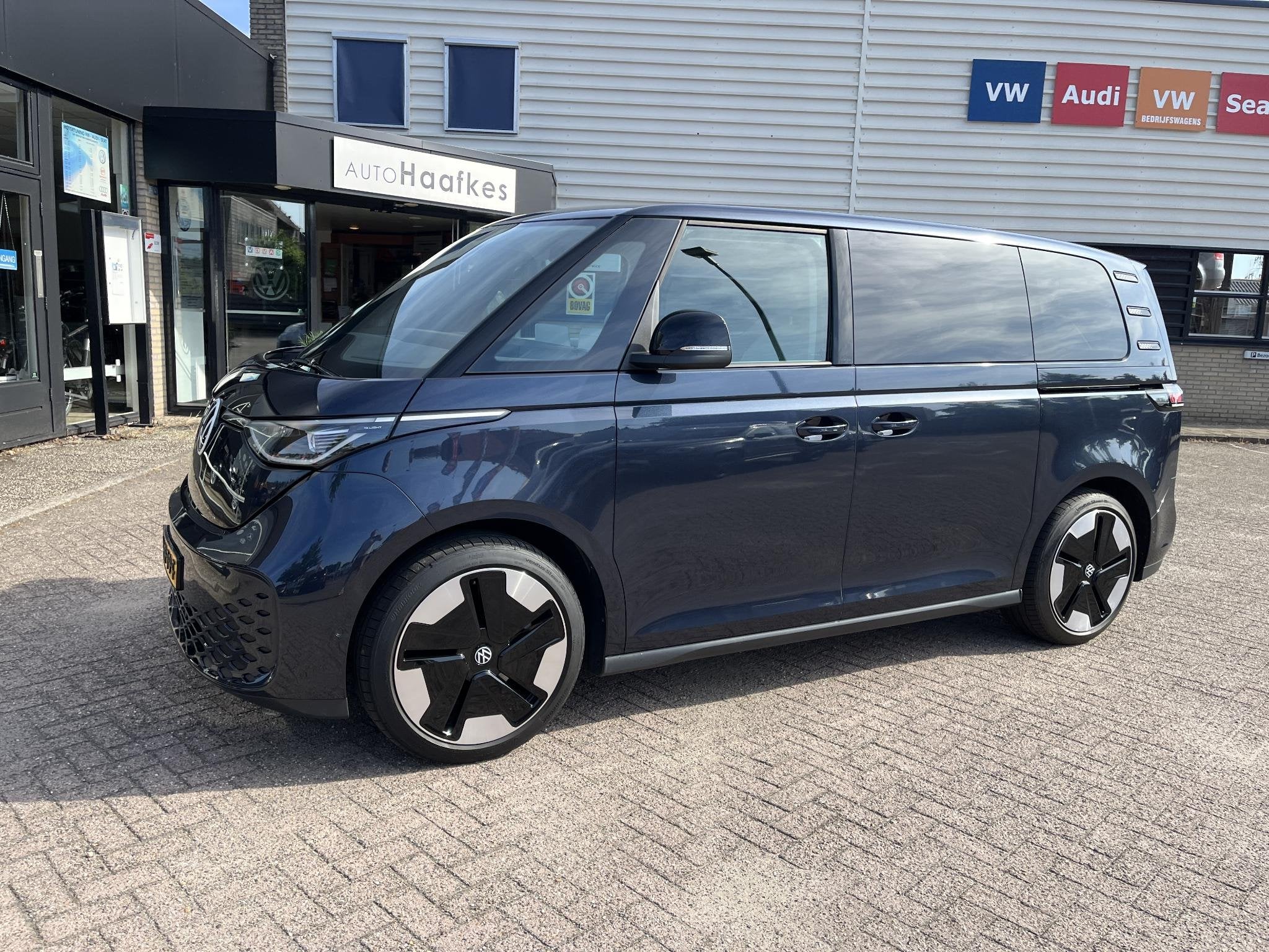 Volkswagen ID. Buzz Pro 77kWh grote accu, zeer luxe uitgevoe, Automaat, Achterwielaandrijving, Gebruikt, Blauw