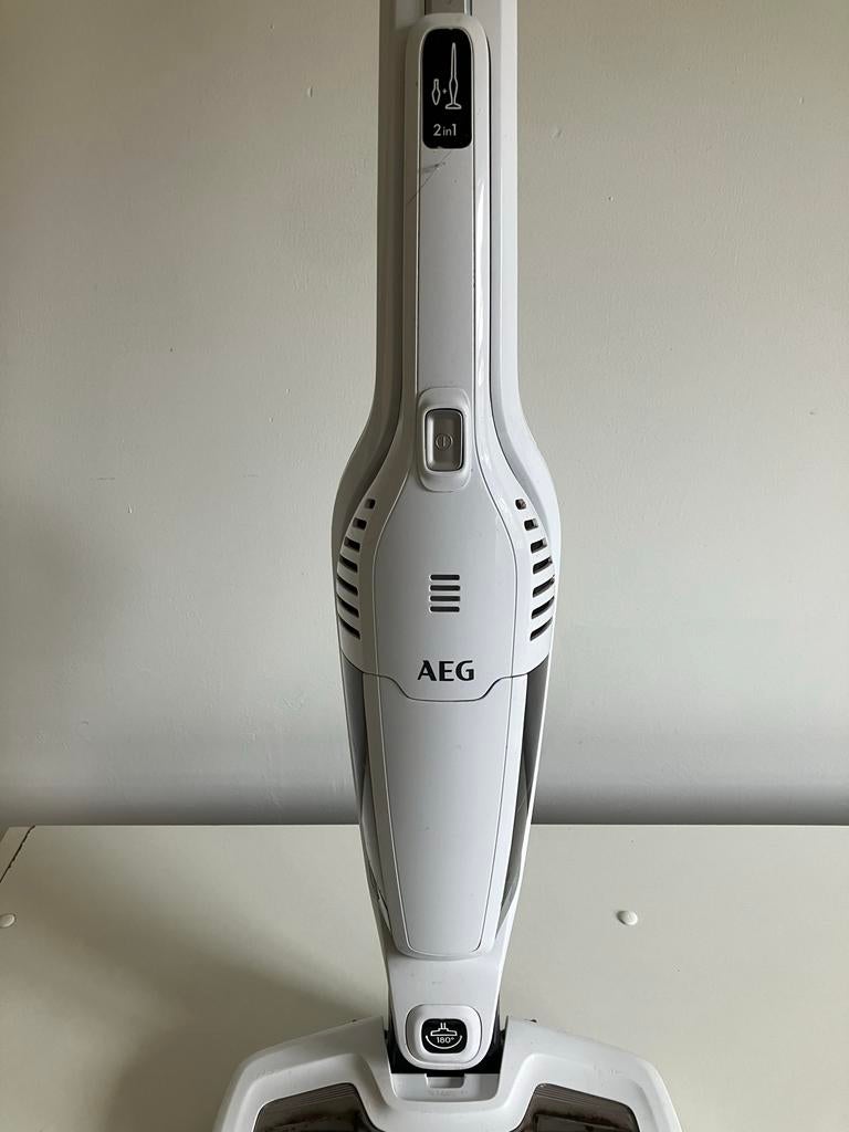 AEG CX7 Classic Steelstofzuiger 2-in-1, Ophalen of Verzenden, Gebruikt, Reservoir