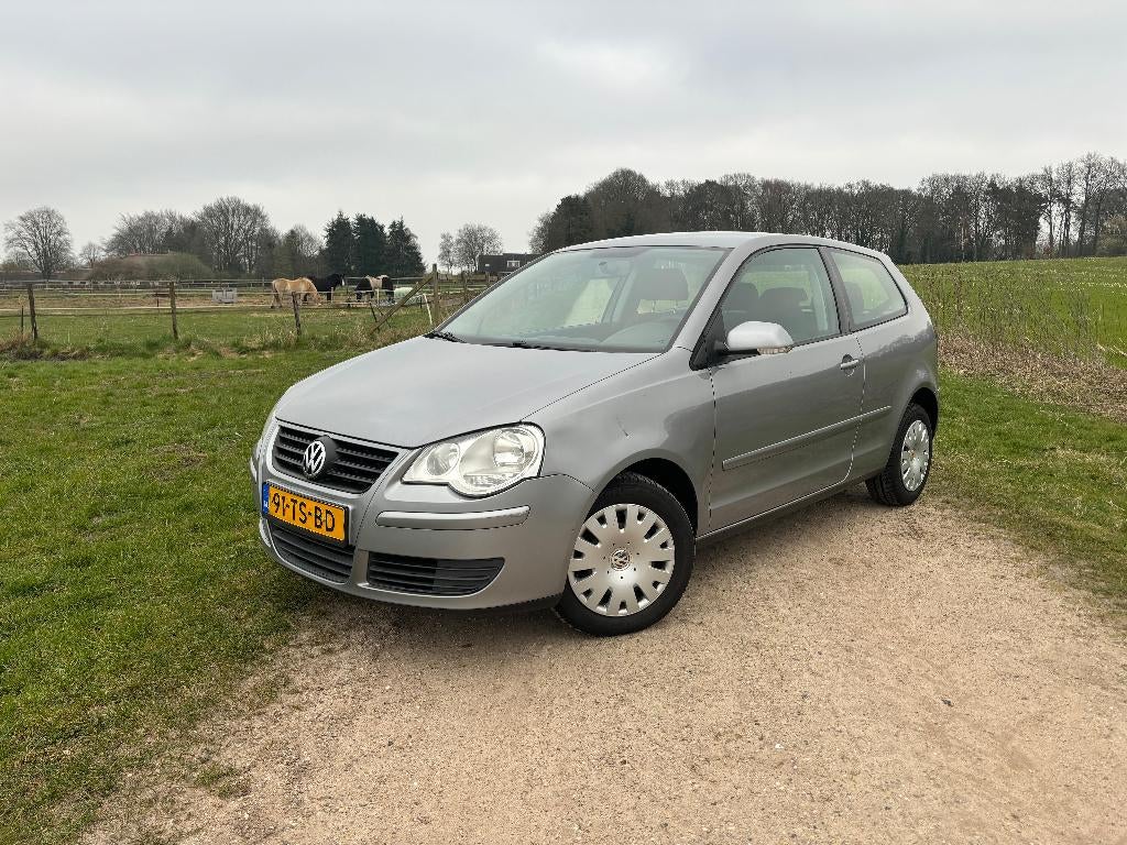 Volkswagen Polo 1.2 40KW 2007 Grijs, Auto's, Voorwielaandrijving, Stof, 1198 cc, Origineel Nederlands