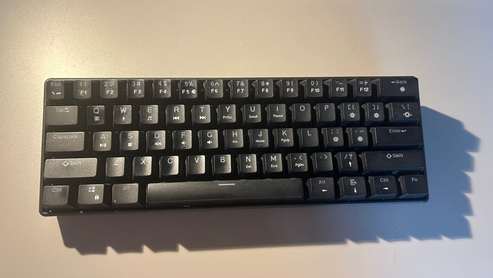 Qware 60% gaming keyboard, Computers en Software, Toetsenborden, Ophalen, Gaming toetsenbord, Zo goed als nieuw, Qwerty
