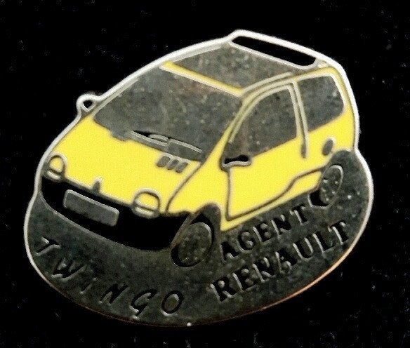 Renault Twingo Agent geel, Ophalen of Verzenden, Nieuw, Transport, Speldje of Pin
