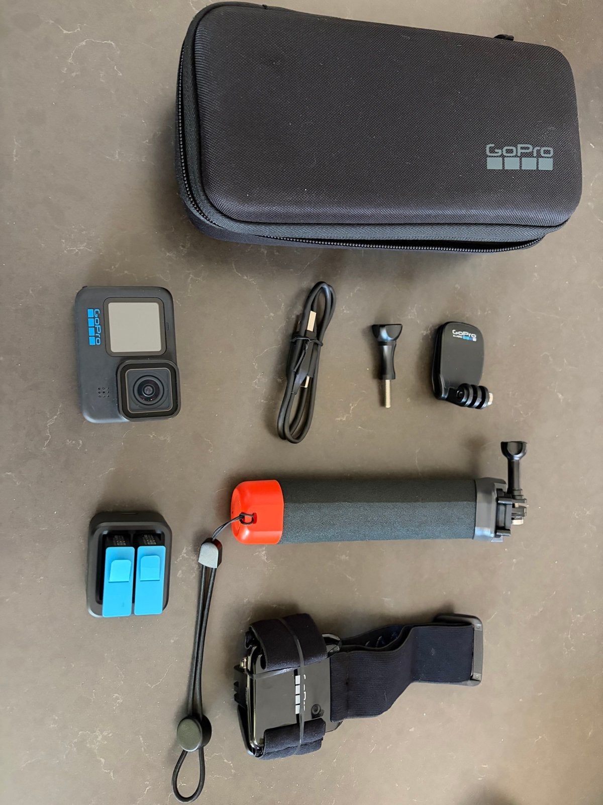 GoPro Hero 10 Black met accessoires en koffer, Ophalen of Verzenden, Zo goed als nieuw, GoPro