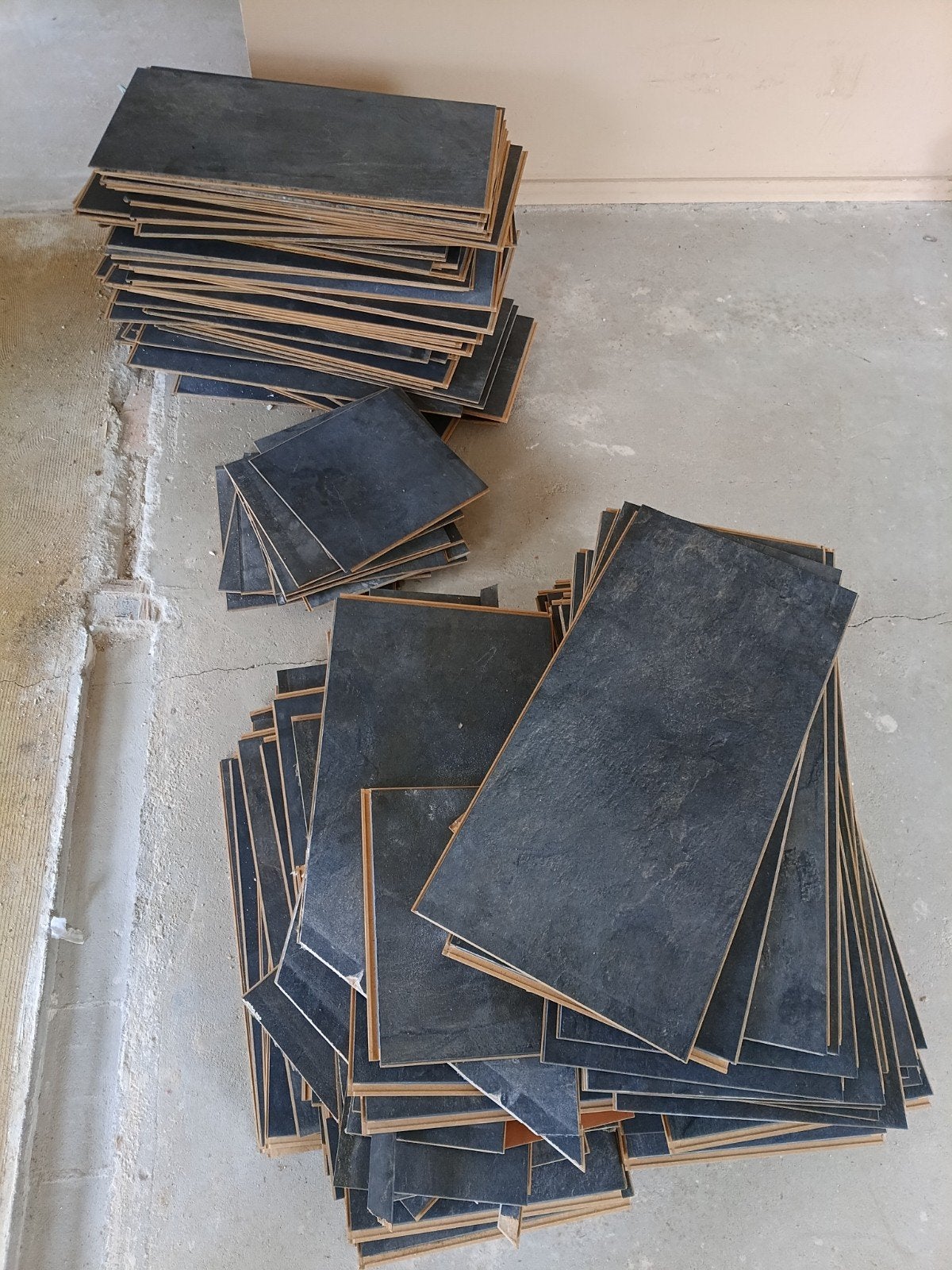 Gratis laminaat Stone-Slate - Antraciet +- 20m2, Huis en Inrichting, Stoffering | Vloerbedekking, Ophalen, Gebruikt, Grijs, Modern, Industrieel, Stone-look