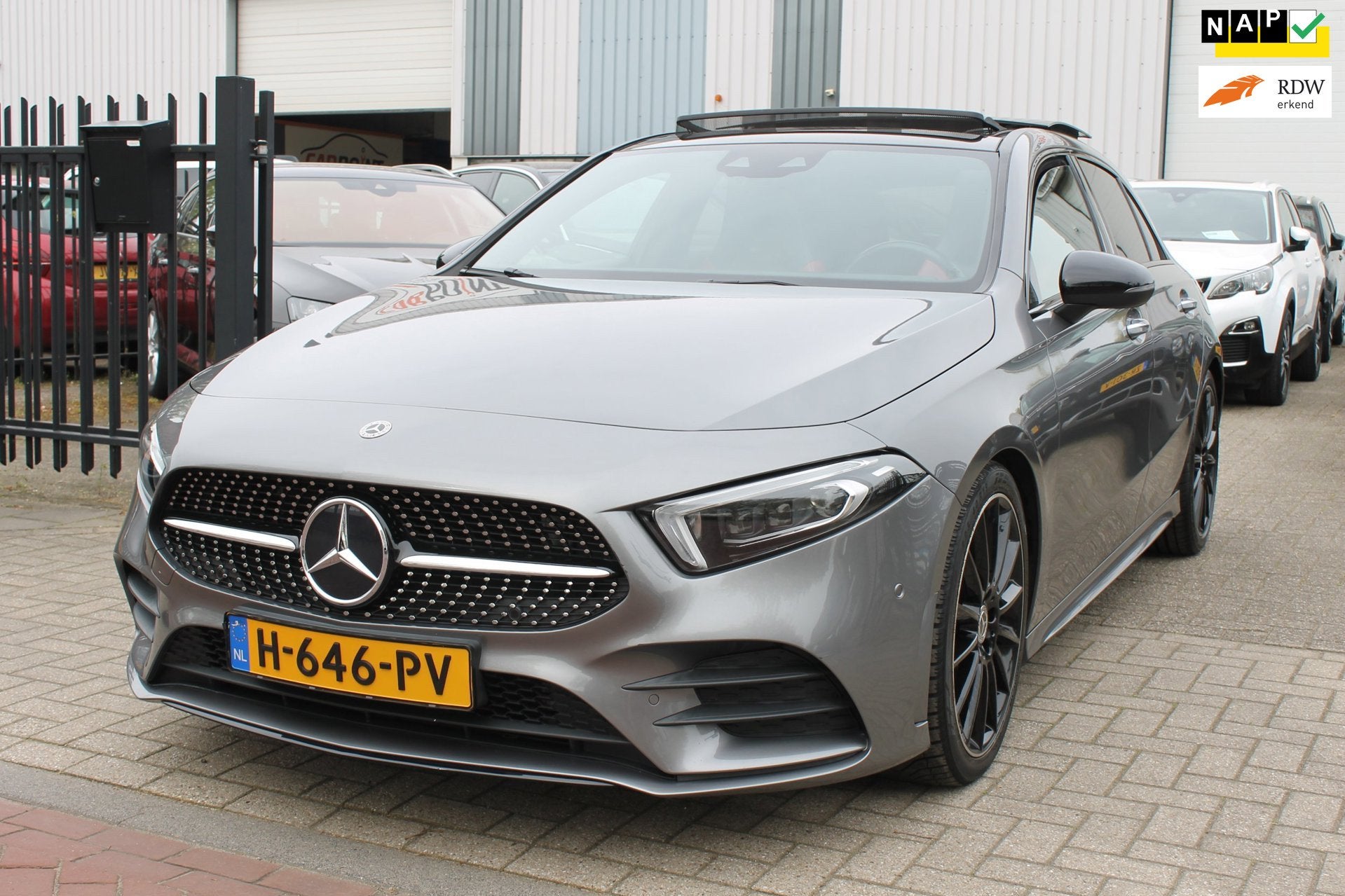 Mercedes-Benz A-klasse 180 Premium Plus AMG Pano Sfeer Memor, 136 pk, Gebruikt, 4 cilinders, Bedrijf