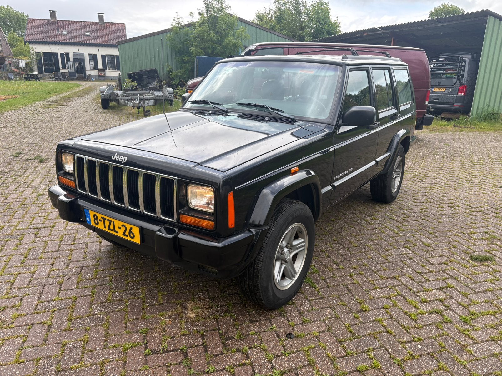 Cherokee XJ 4.0 ltd koude airco recent 9300€ facturen erbij, Auto's, Zwart, Geïmporteerd, 84 €/maand, 750 kg