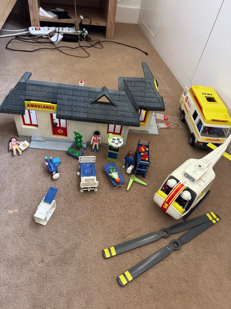 playmobil ziekenhuis set met ambulance en helicopter, Gebruikt, Gebouw, City life, Complete set