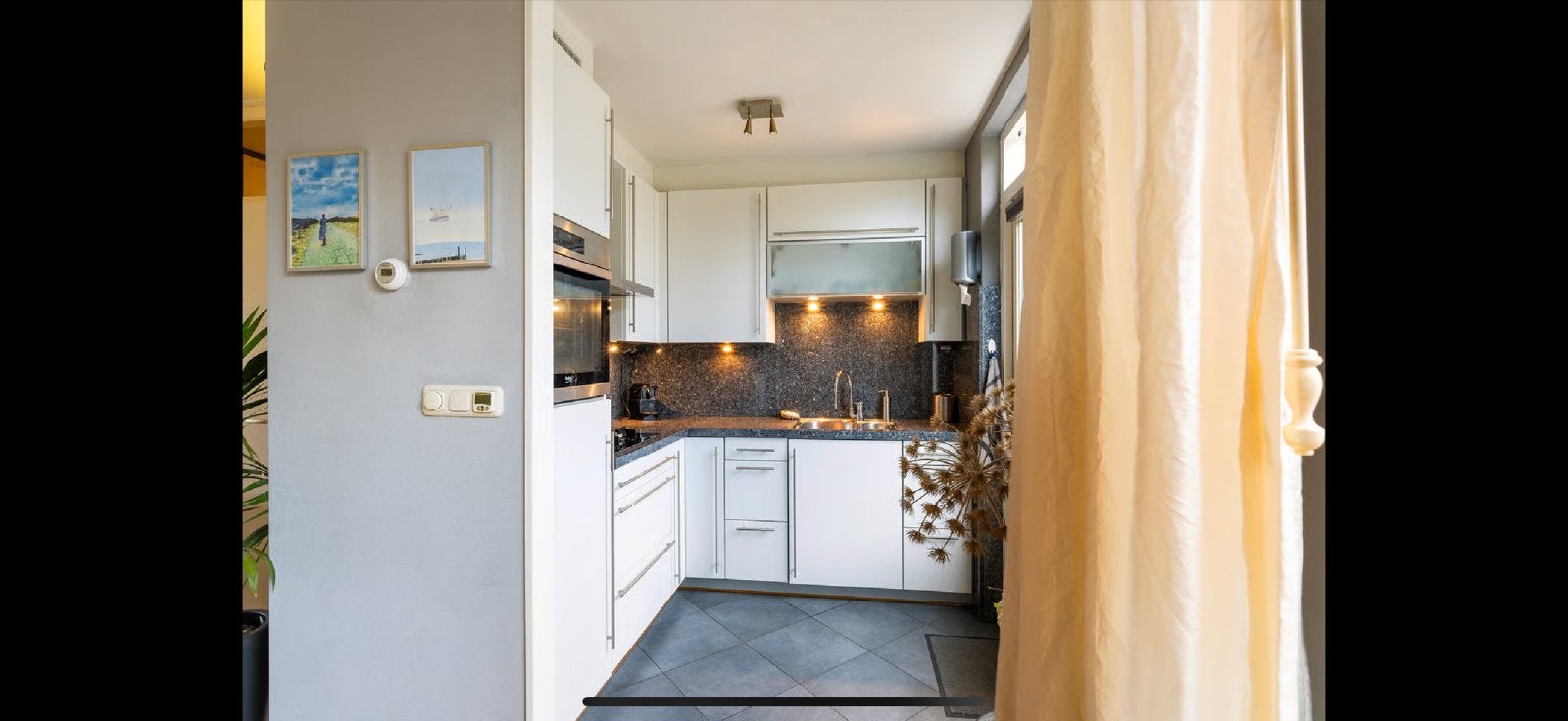 hoekkeuken met Siemens en beko apparatuur, Huis en Inrichting, Keuken | Complete keukens, Gebruikt, Wit, Hoekkeuken, Graniet of Steen