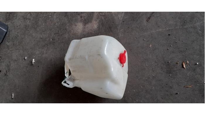 Ruitensproeiertank voor van een Volkswagen Corrado, Gebruikt, -, Volkswagen, -