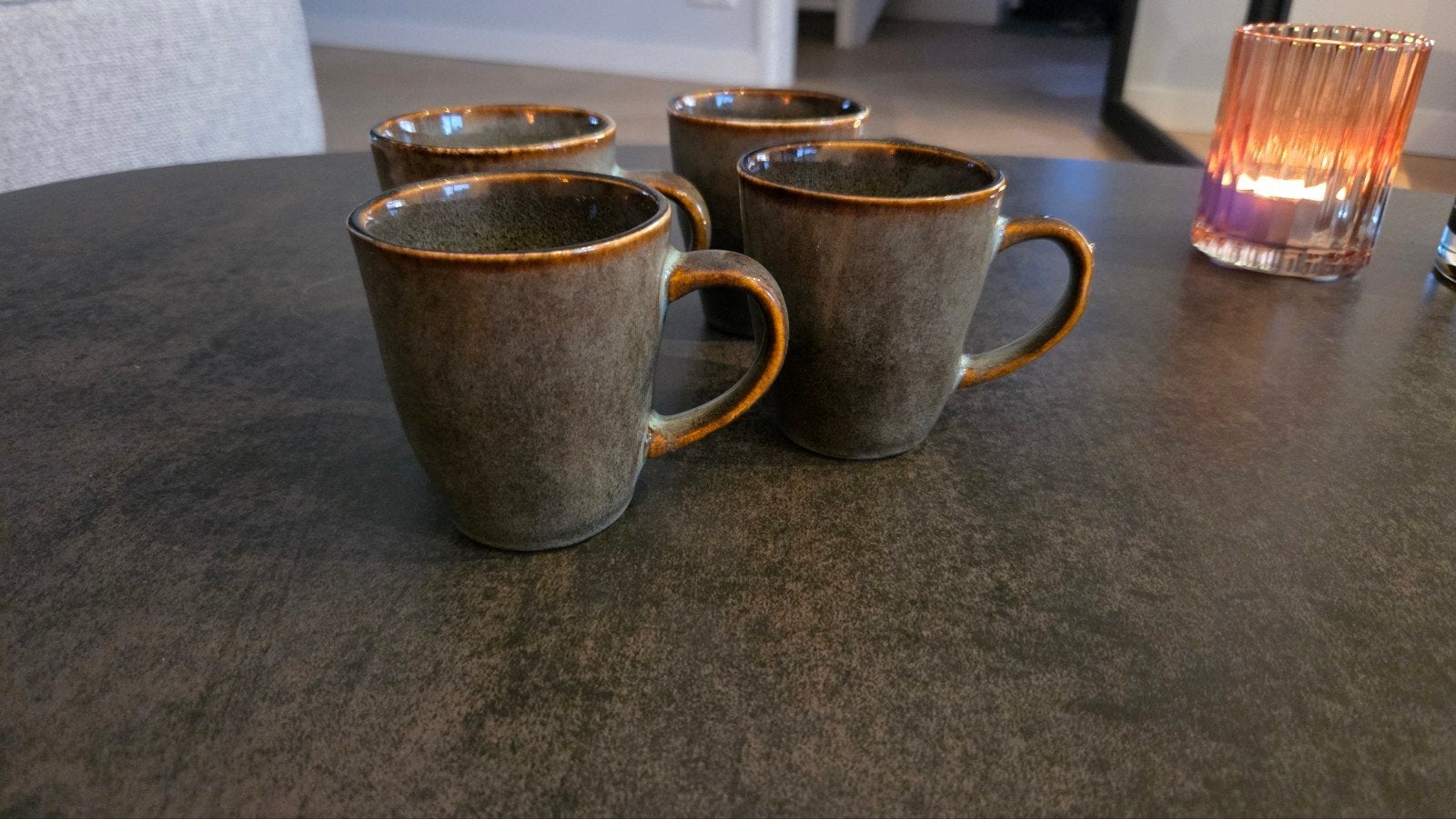 Set van 4 keramische mokken van Mica, bruin/groen gespikkeld, Huis en Inrichting, Keramiek, Ophalen of Verzenden, Zo goed als nieuw