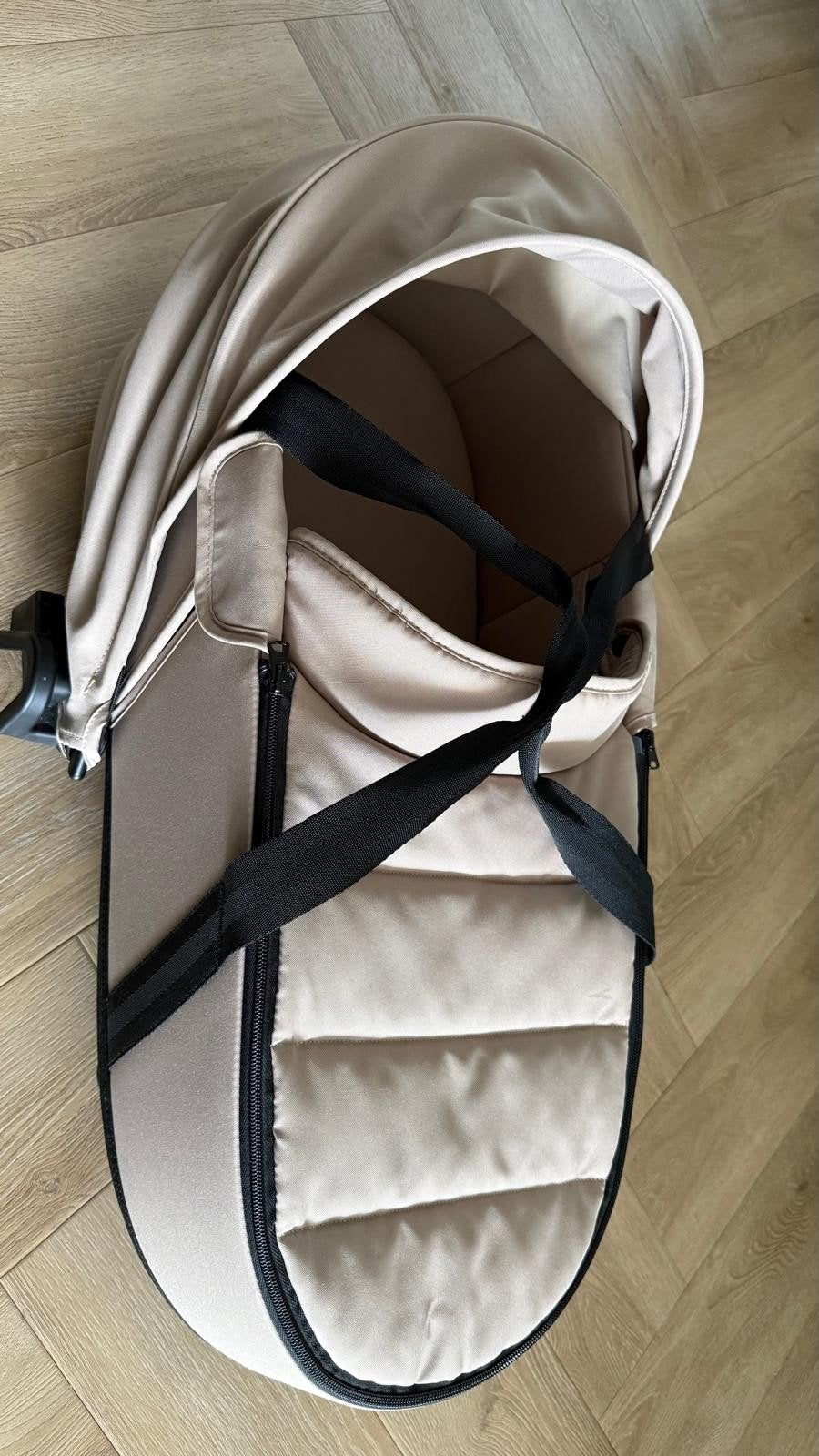Stokke Yoyo Reiswieg met adapter en regenhoes, Kinderen en Baby's, Zo goed als nieuw, Met reiswieg, Ophalen, Kinderwagen