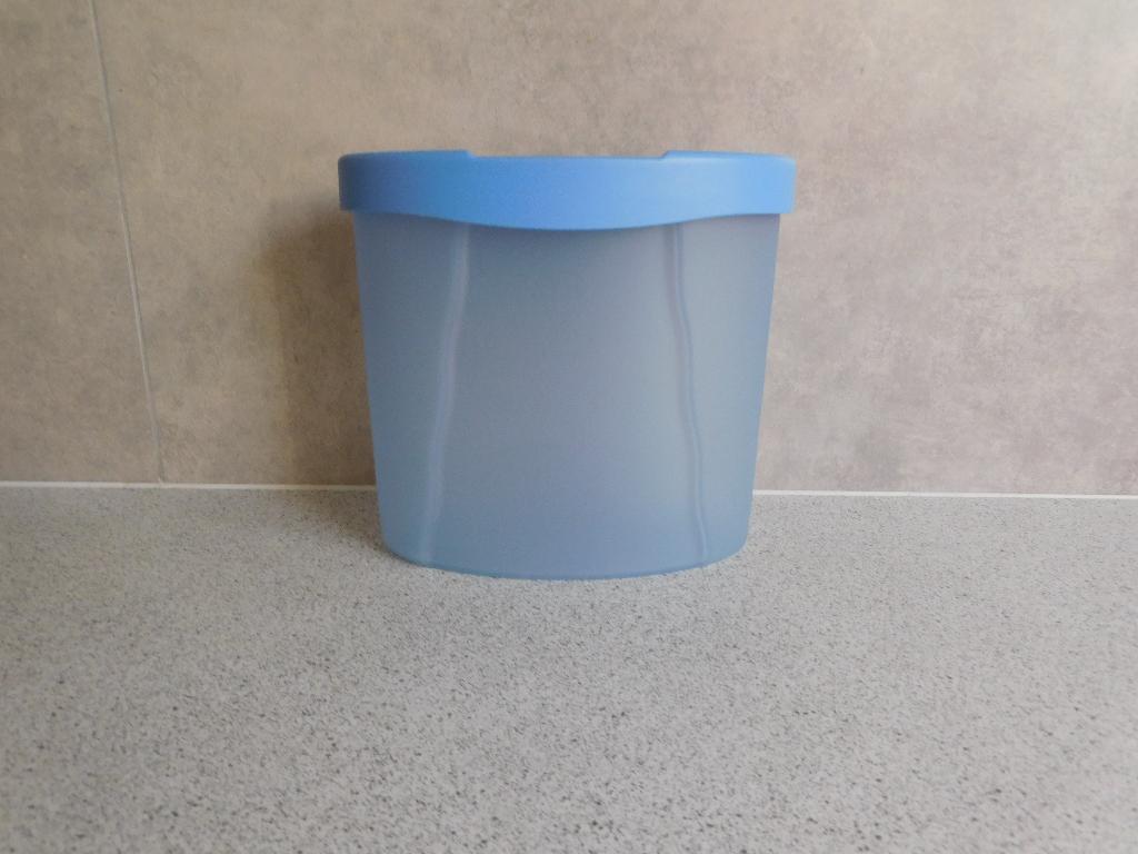 Tupperware Oriënt Voorraadbus 1,9 Ltr. Blauw, Ophalen of Verzenden, Zo goed als nieuw, Blauw, Overige typen