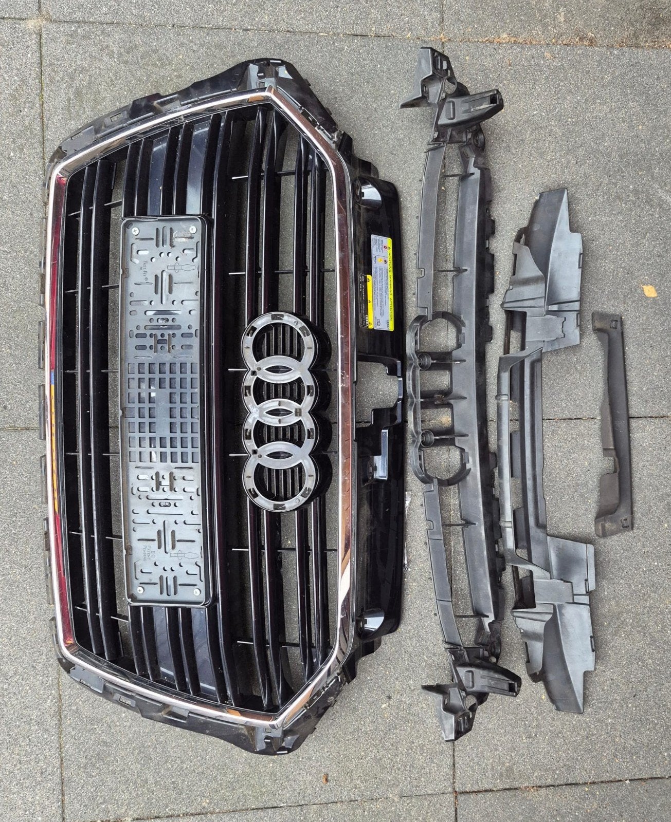 Grille Audi A3 2017 - Origineel Onderdeel, Auto-onderdelen, Carrosserie en Plaatwerk, Audi, Voor, Gebruikt, Ophalen of Verzenden