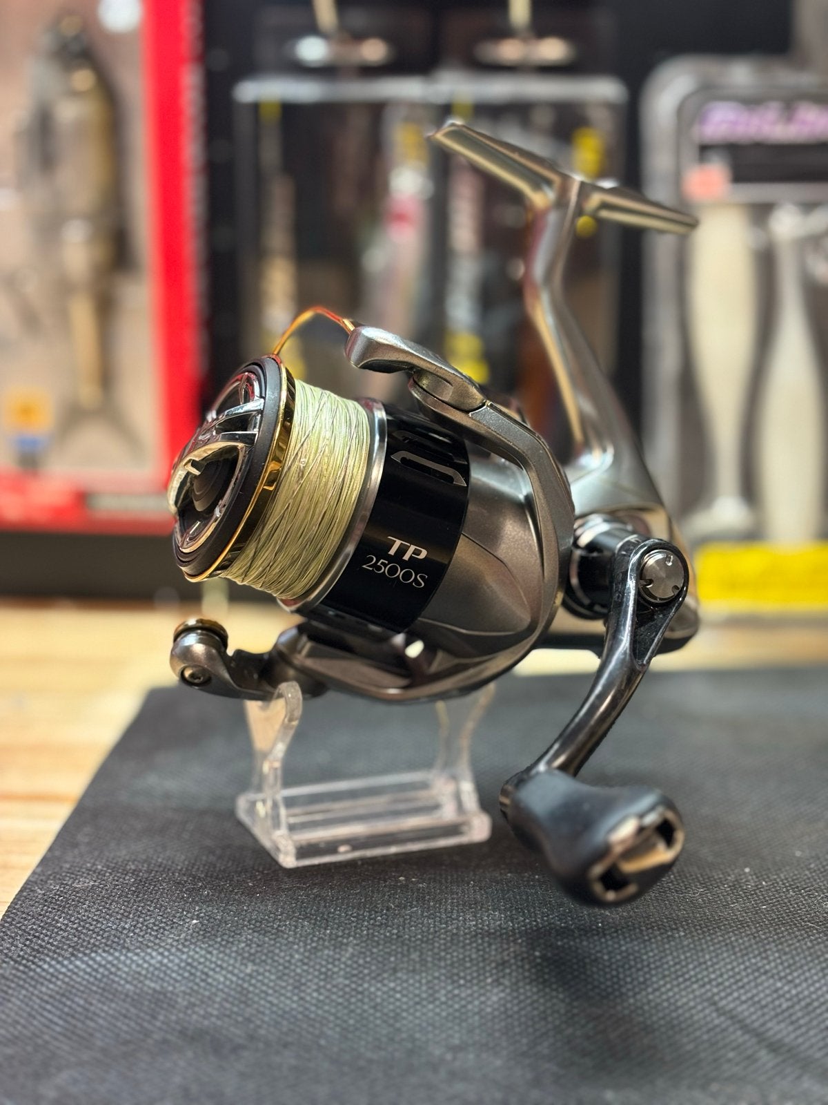 Shimano Twinpower 2500S Molen - uitzonderlijk exemplaar, Ophalen of Verzenden, Zo goed als nieuw, Molen