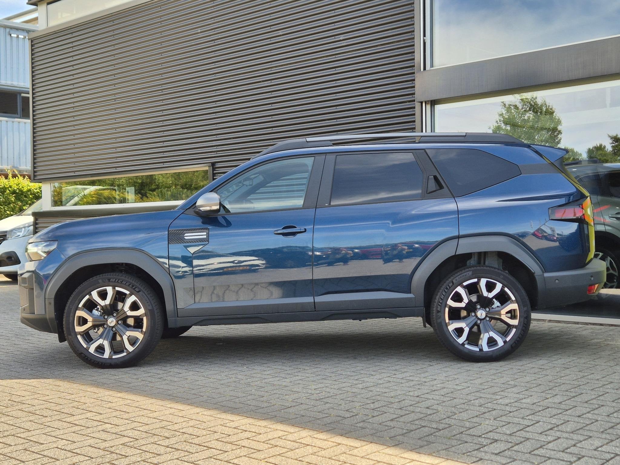 Dacia Bigster 1.8 Hybrid 155 Journey Adaptive Cruise, 360, Auto's, Stof, Gebruikt, Euro 6, Blauw