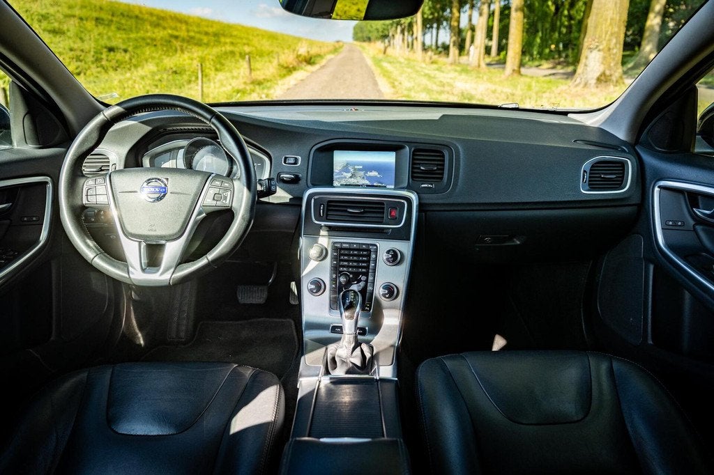 Volvo V60 2.4 D6 Twin Engine R-Design |Nap |Hybrid |Leder, Auto's, Volvo, Automaat, Euro 6, Met garantie (alle), Zwart