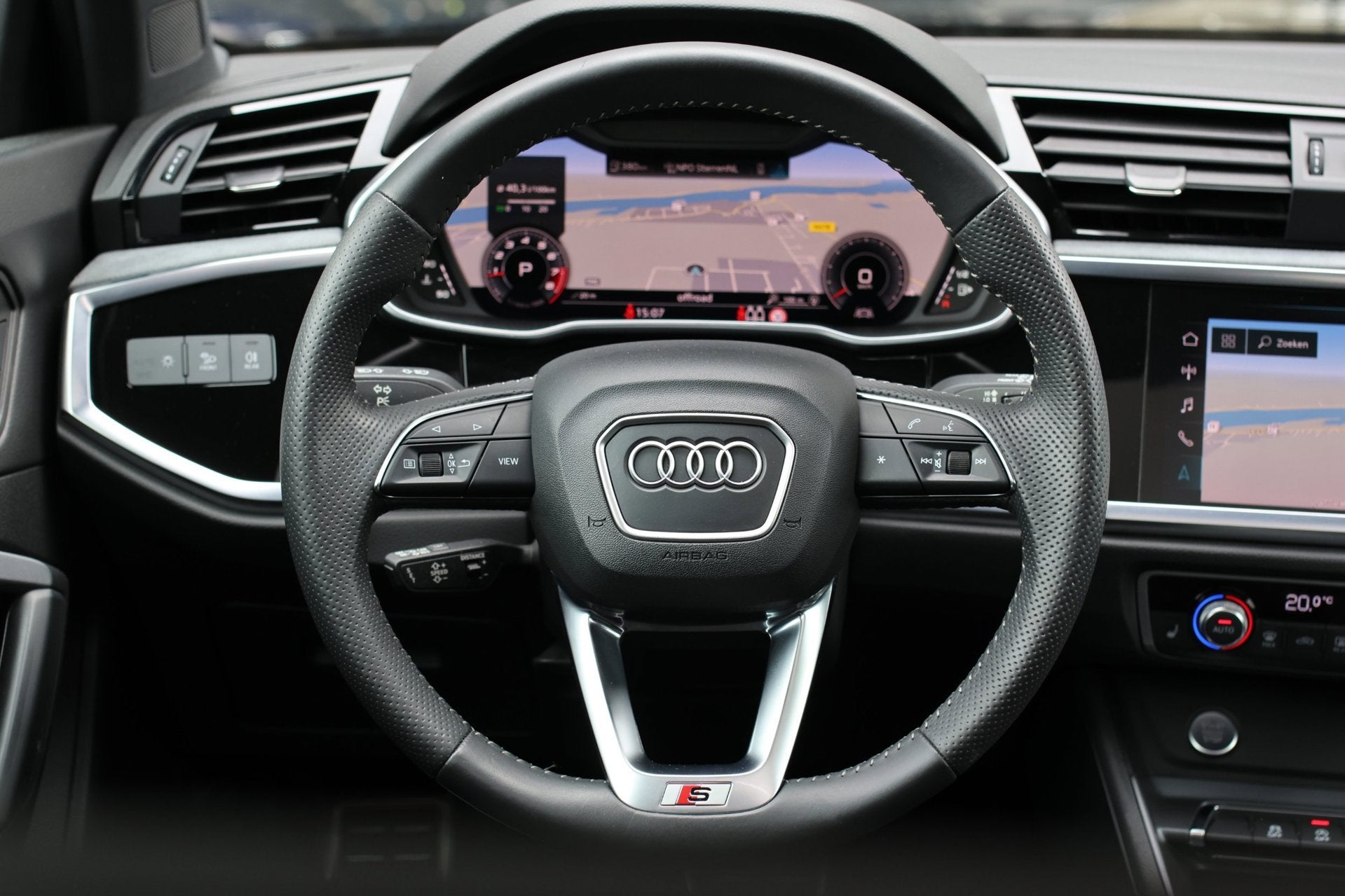 Foto 44 van Audi Q3 40 TFSI Quattro S-Line *Pano*360 Camera*Keyless*Trek