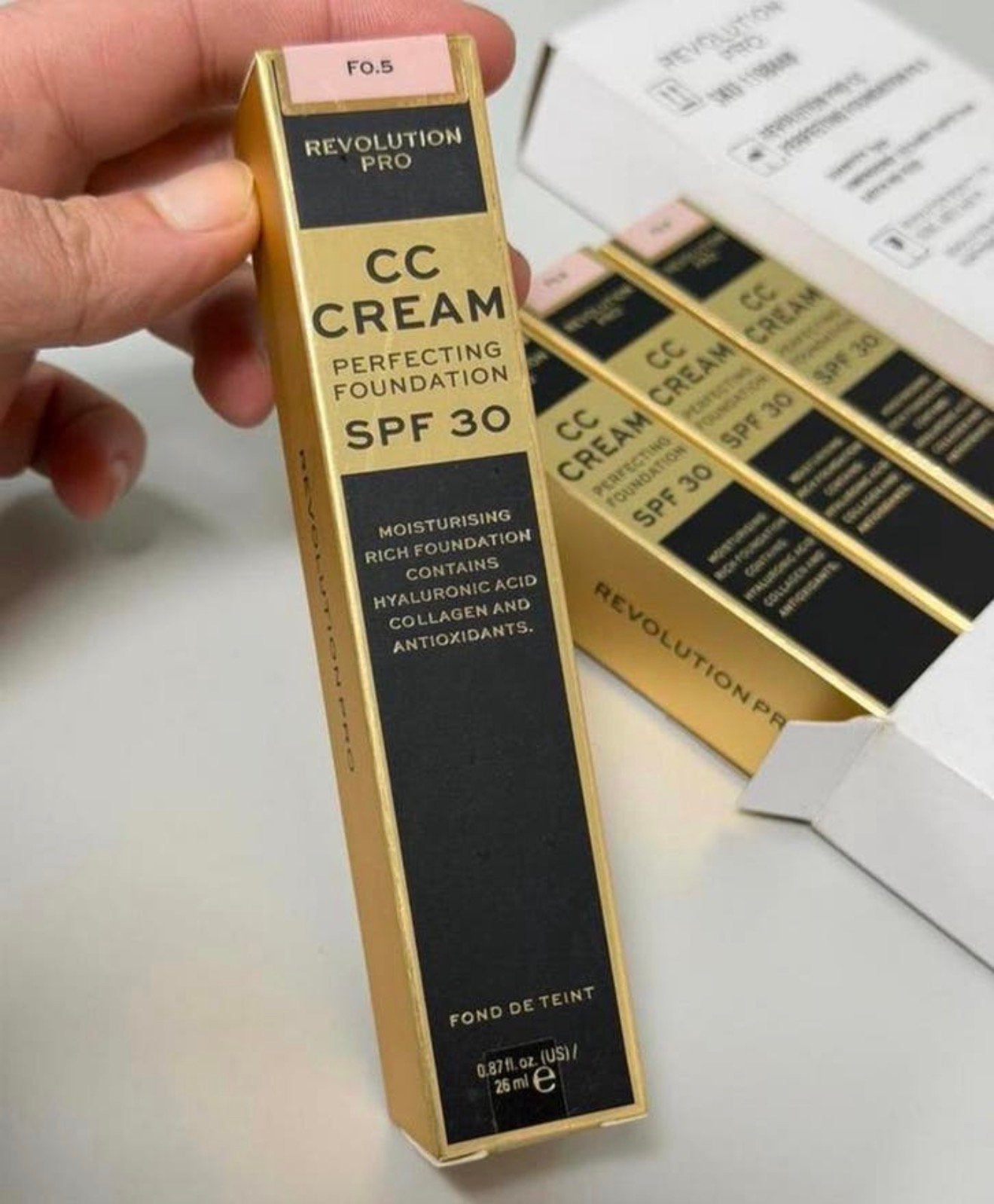 10X Makeup Revolution Pro CC Perfecting Foundation Spf30 F5, Gehele gezicht, Beige, Nieuw, Ophalen of Verzenden