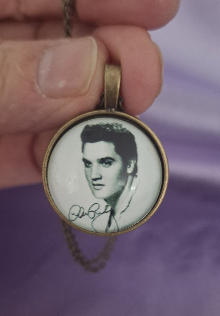 Elvis Presley halskettinkje bronskleurig, Sieraden, Tassen en Uiterlijk, Overige kleuren, Verzenden, Nieuw, Overige materialen