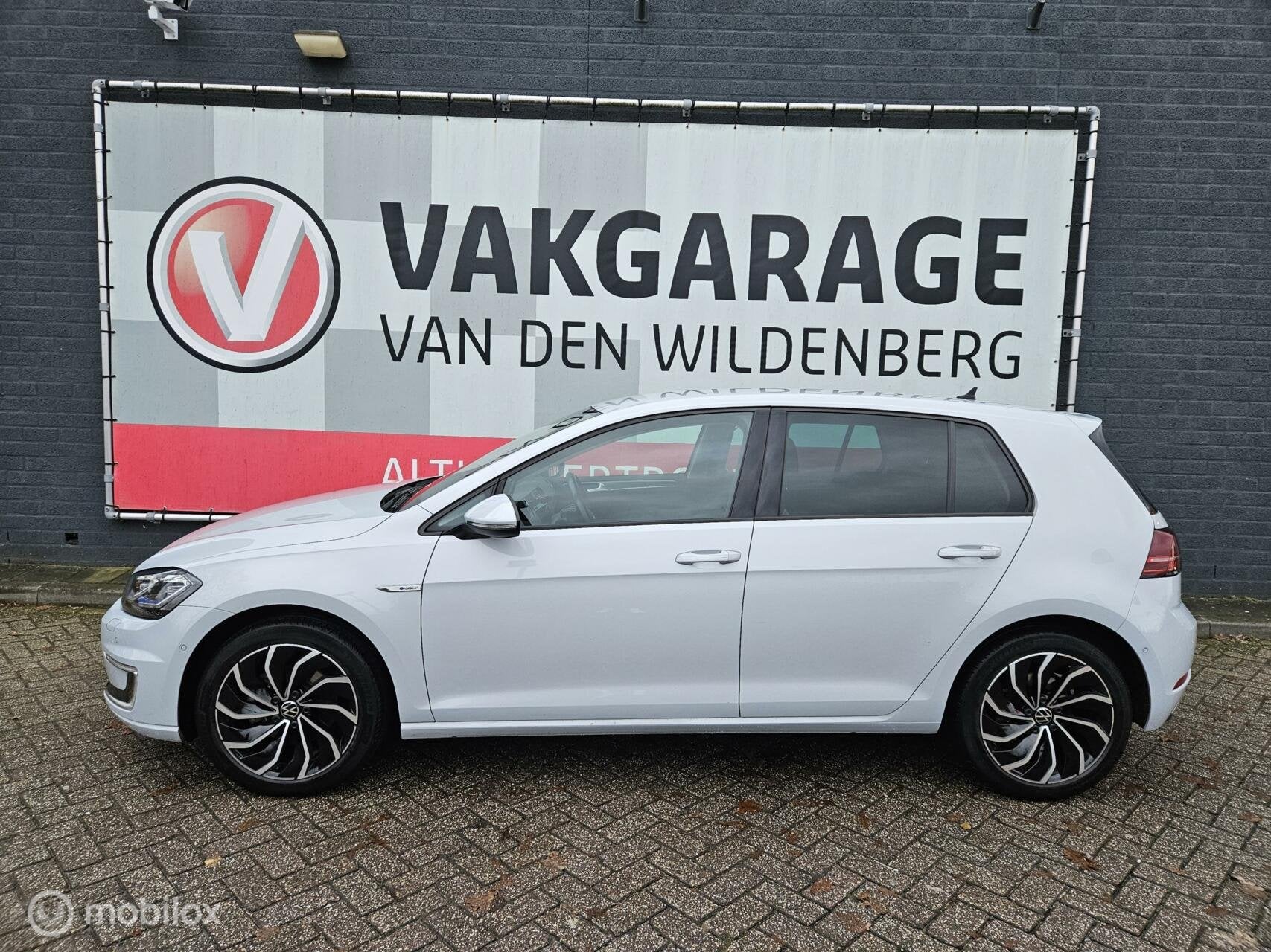 Volkswagen Golf e-Golf / Virtual / Dynaudio / Blis / leer, Gebruikt, Automatische klimaatregeling, Wit, Golf