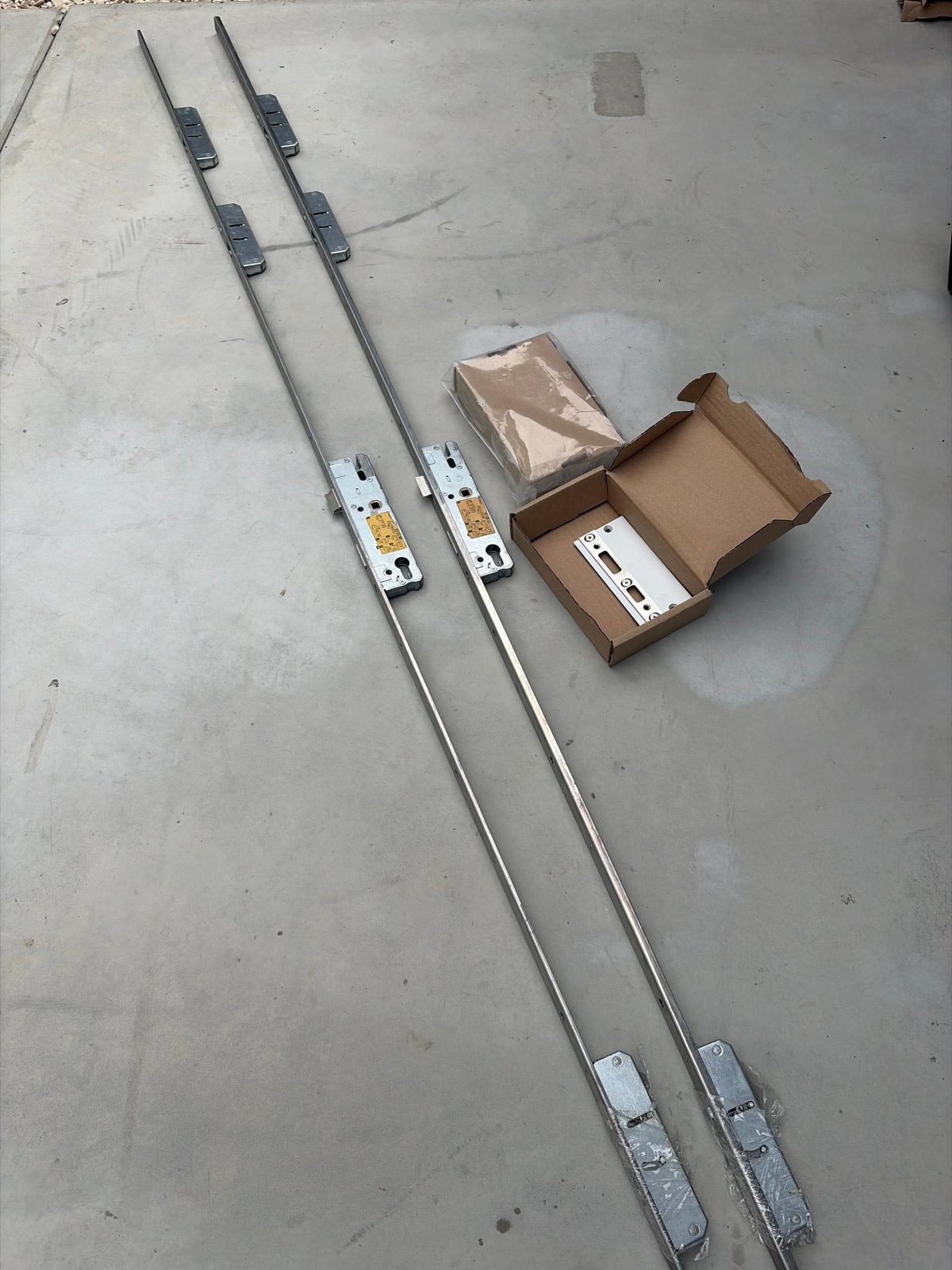 Driepunt sluiting, 2 stuks, Doe-het-zelf en Verbouw, Hang- en Sluitwerk, Ophalen, Nieuw, Overige materialen, Slot