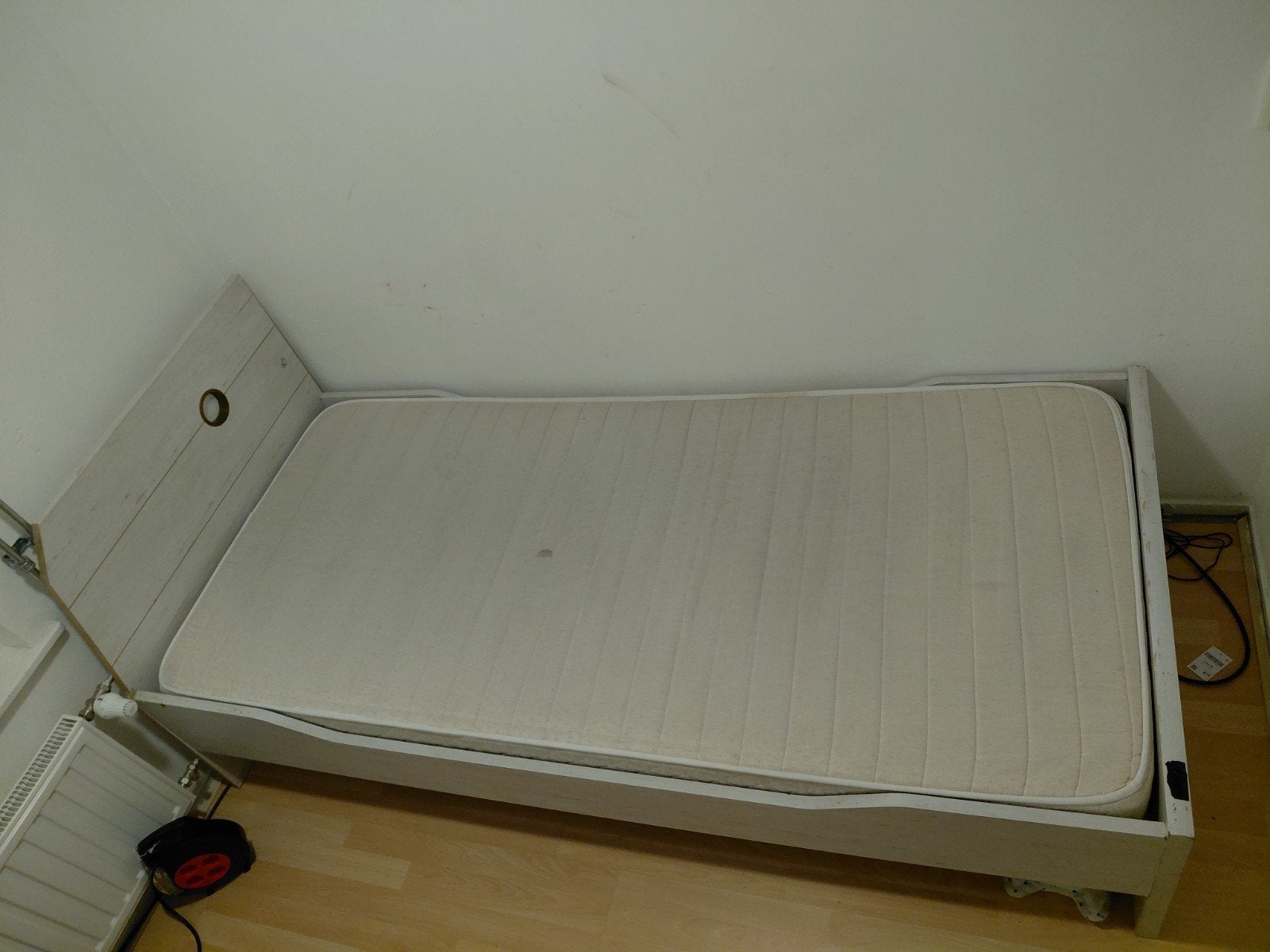 Eenpersoonsbed met matras, Huis en Inrichting, Slaapkamer | Bedden, Ophalen, Modern minimalistisch, Gebruikt, Eenpersoons