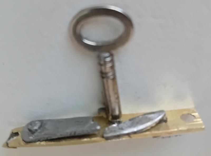 Gezocht een slotje met sleuteltje voor klein boulle klokje, Ophalen of Verzenden