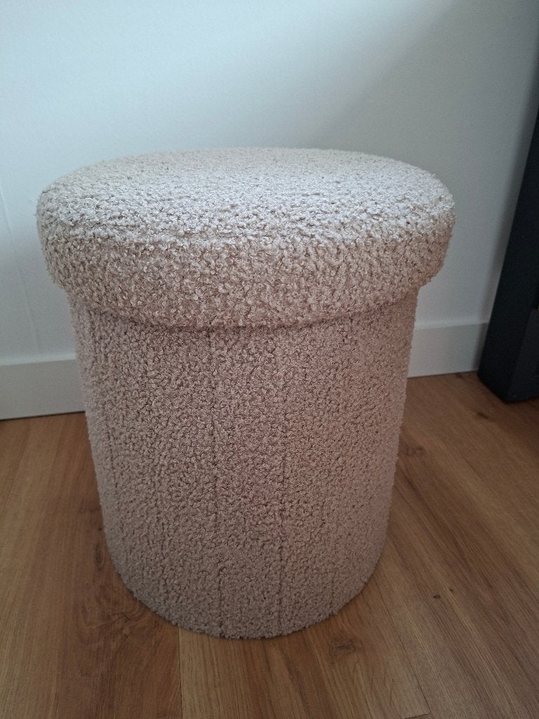 Taupekleurige poef met zachte teddy stof, Ophalen, Minder dan 50 cm, Zo goed als nieuw, Stof