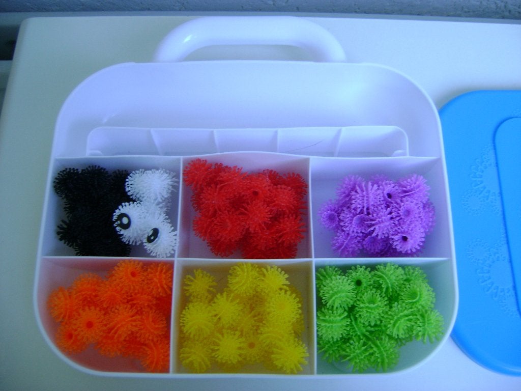 koffertje brunshems met verschillende kleuren en wiebelogen, Ophalen of Verzenden, Zo goed als nieuw, Knutselen