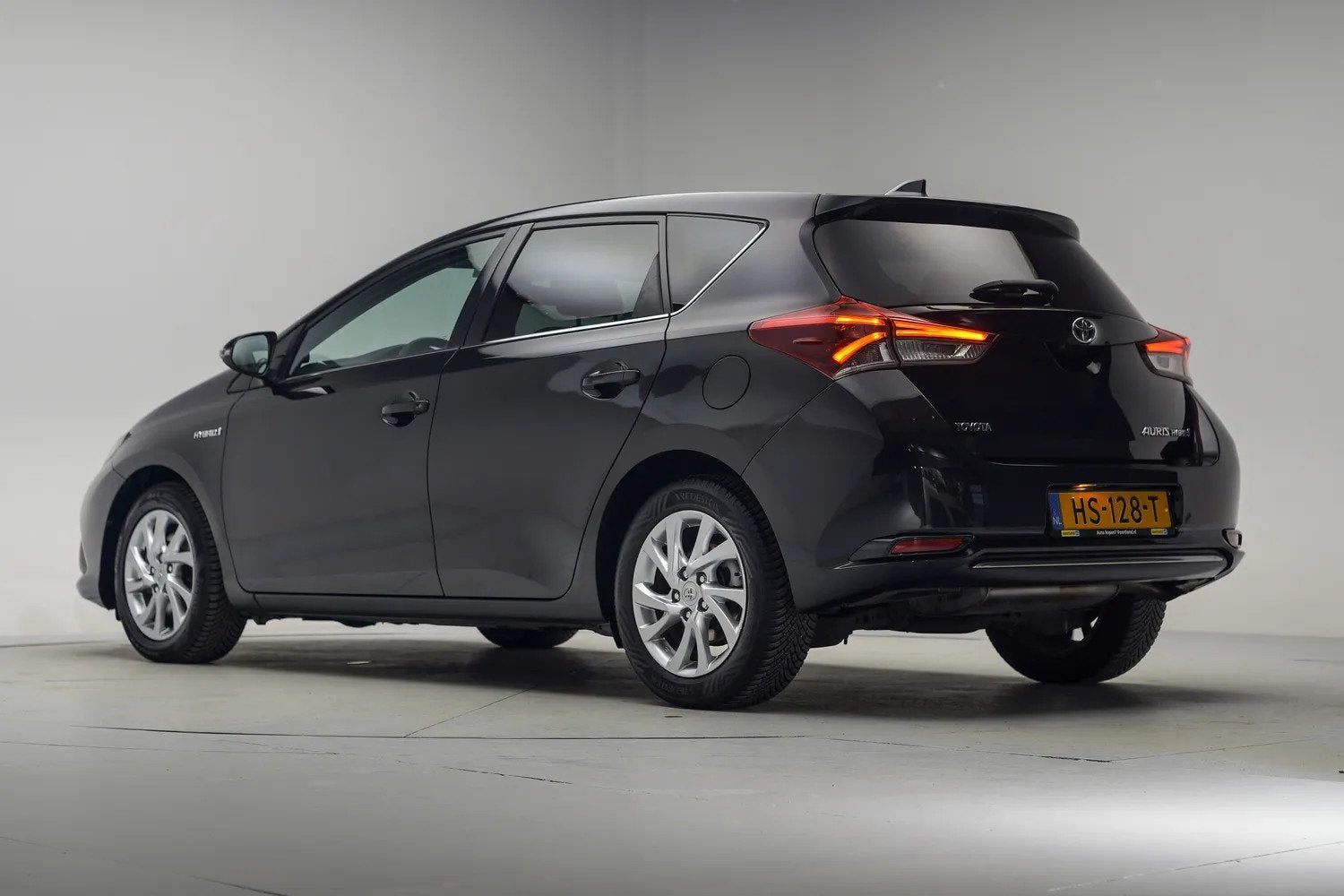 Toyota Auris 1.8 Hybrid Now [Panoramadak Navi Camera], Auto's, Automaat, 28 km/l, Gebruikt, 4 cilinders