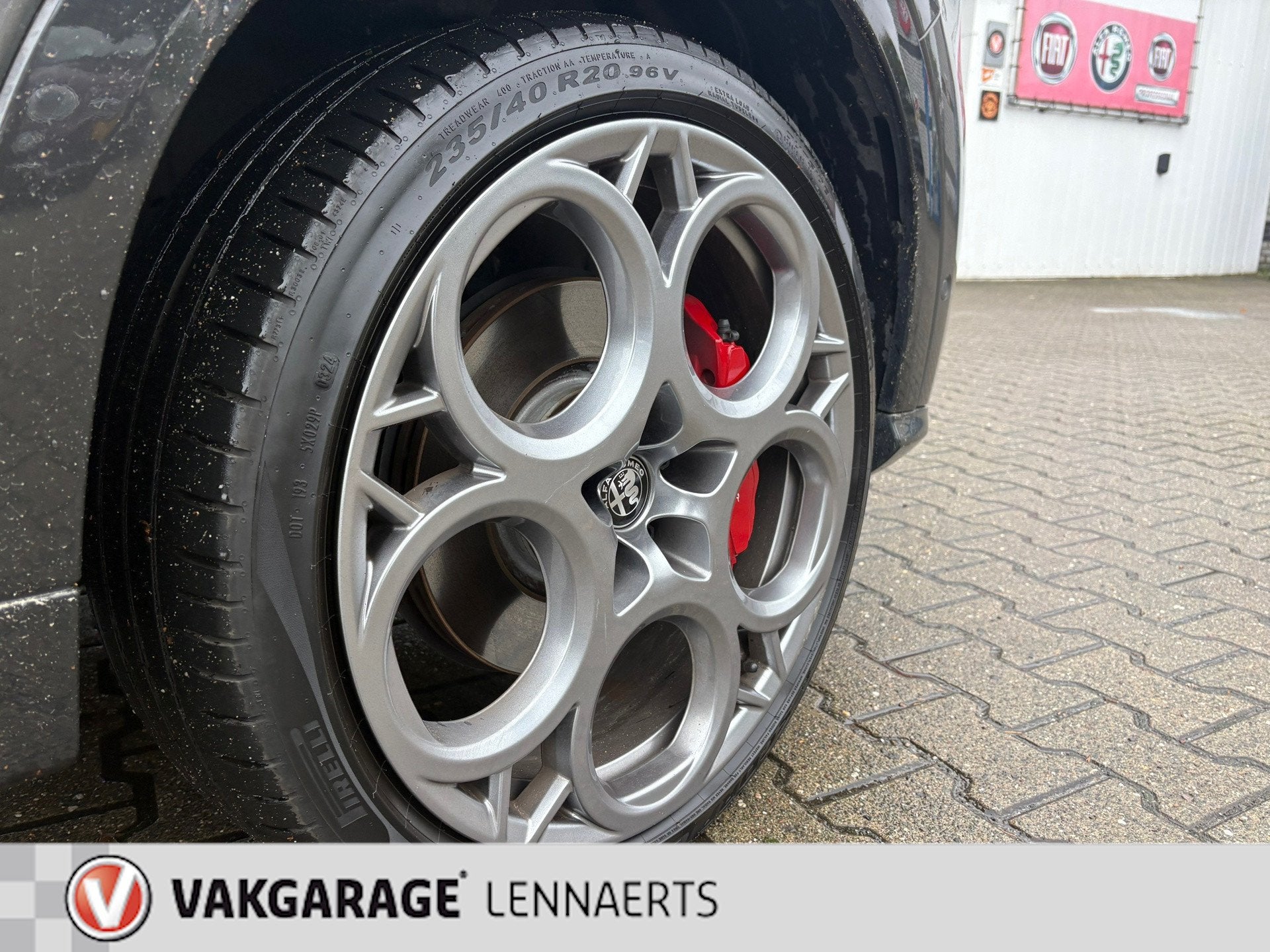 Alfa Romeo Tonale 1.3T PHEV Veloce 280PK (RIJKLAAR BOVAG), Auto's, Automaat, 12 maanden, Gebruikt, Zwart