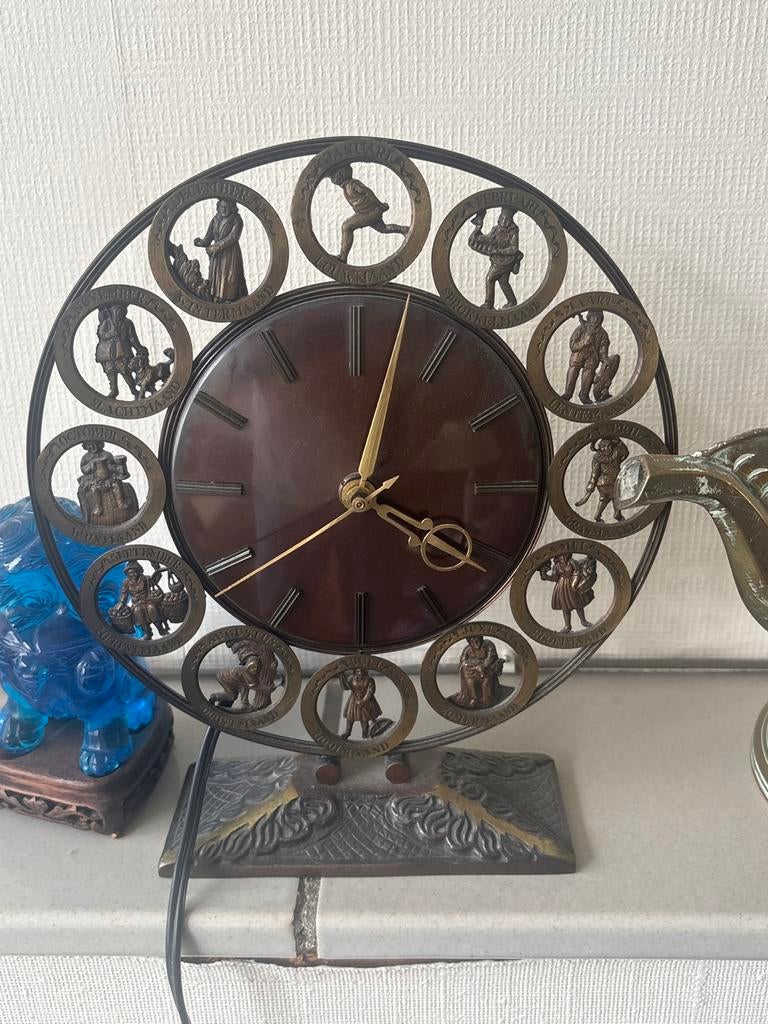 Antieke klok met maanden van het jaar, Ophalen of Verzenden