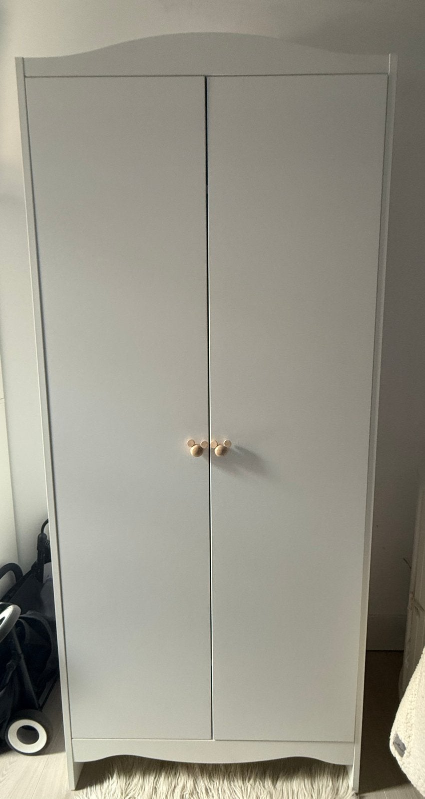 IKEA Kleerkast voor Kinderkamer - Wit met Mickey Knoppen, Ophalen, 50 tot 100 cm, Zo goed als nieuw, 150 tot 200 cm