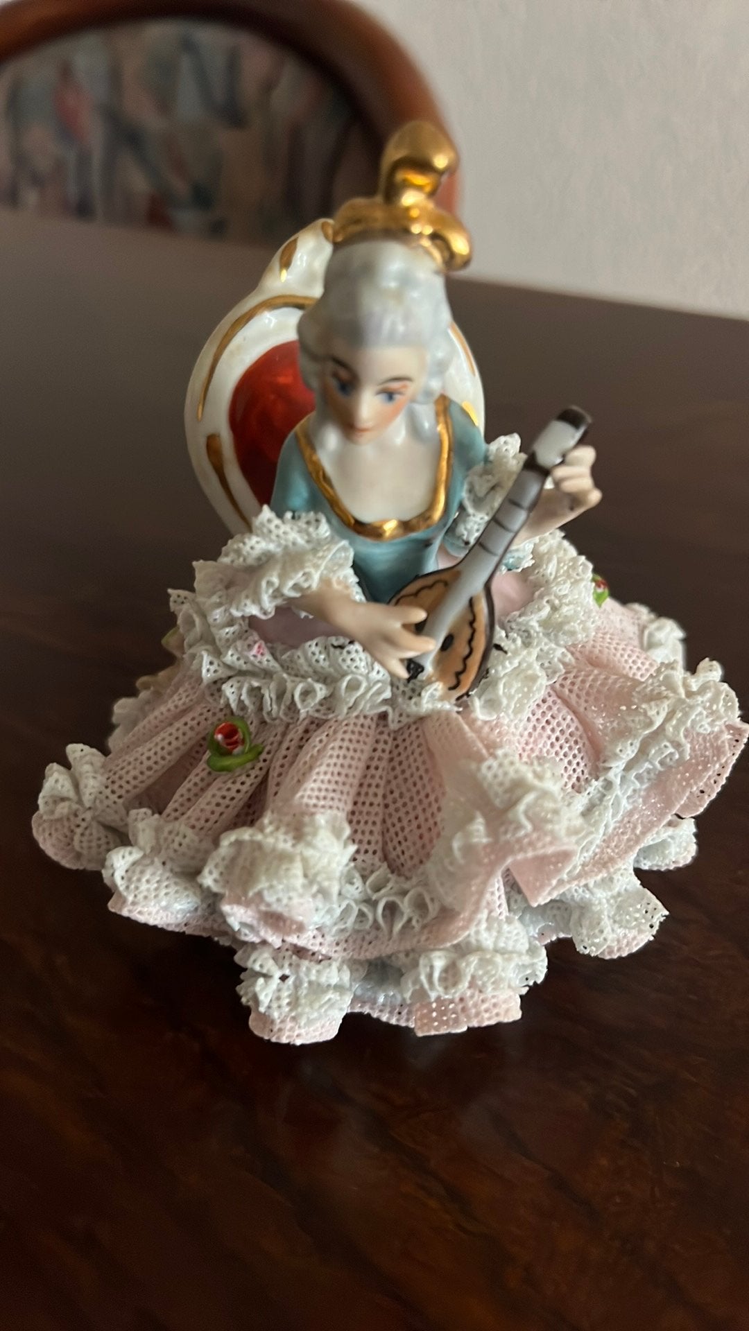 Antiek porseleinen beeldje dame met mandoline, Ophalen of Verzenden