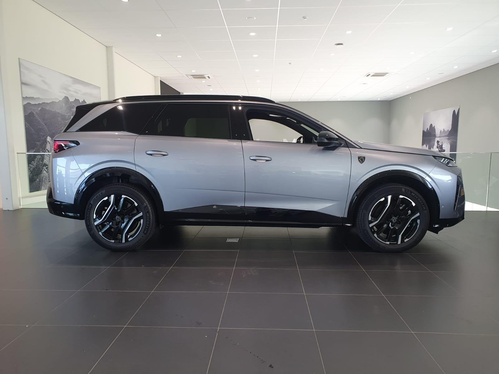 Peugeot e-5008 GT 73 kWh | 360 graden camera | Voorstoelen v, Auto's, Peugeot, Stof, 213 pk, 502 km, 7 stoelen