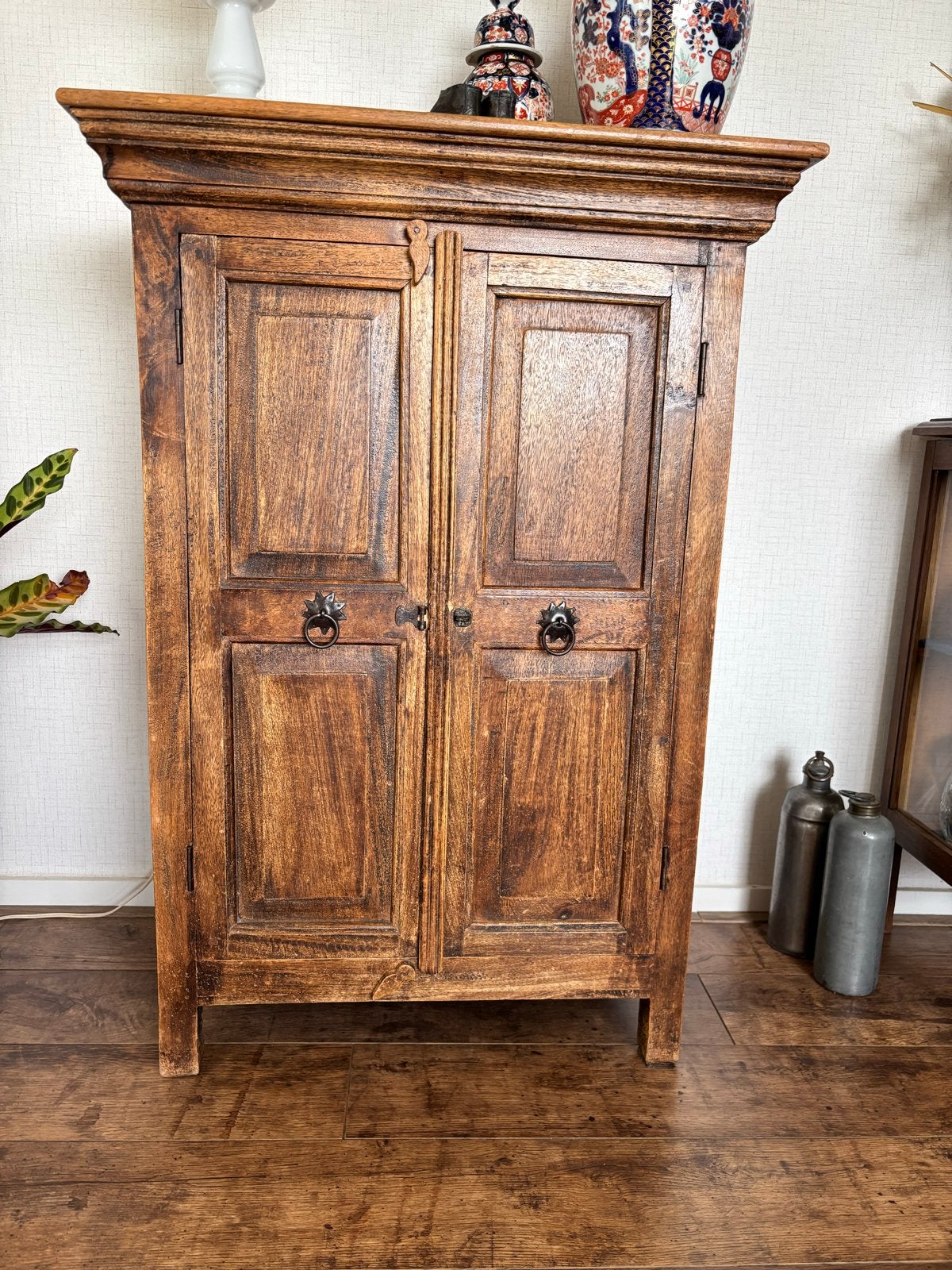 Antieke houten kast met twee deuren, Ophalen