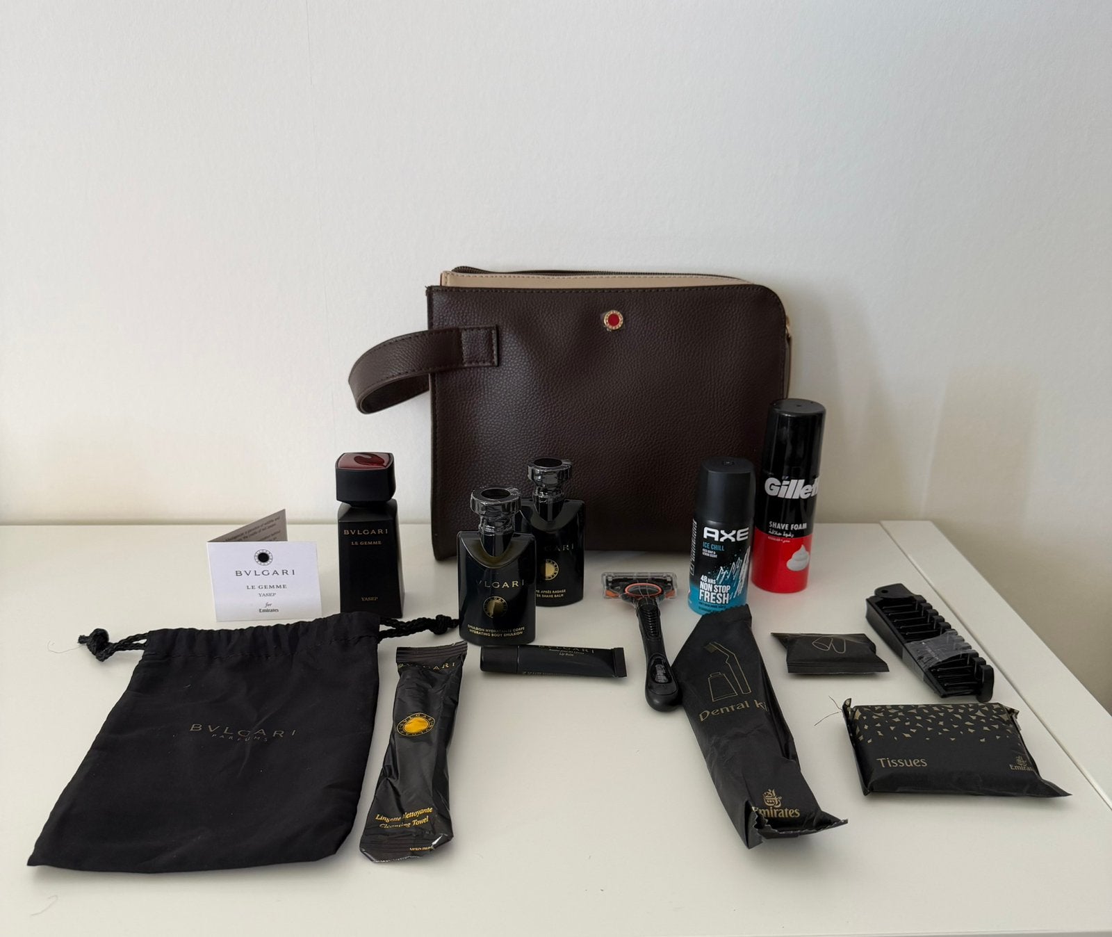 Bvulgari Amenity Bag - Emirates First Class, Sieraden, Tassen en Uiterlijk, Toilettassen, Verzenden, Nieuw, Bruin, Heer