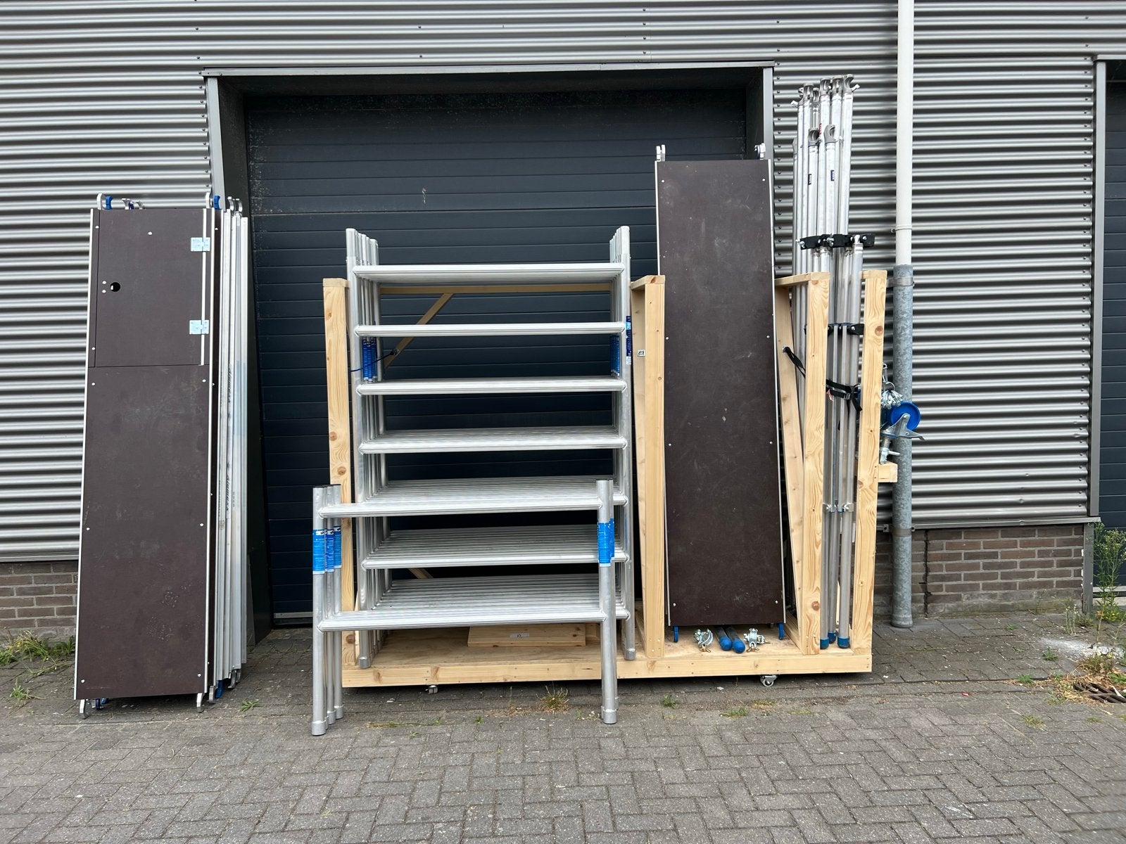 Alumexx Rolsteiger 135x250 10,2 + 6,2 wh met factuur, Doe-het-zelf en Verbouw, Ophalen of Verzenden, Zo goed als nieuw, Rolsteiger of Kamersteiger