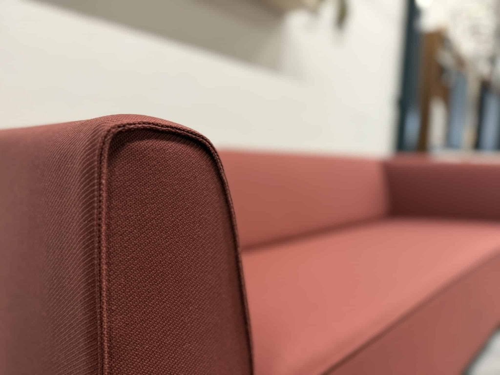 Nieuw Gelderland 4800 2,5 zits bank rood stof 190, 150 tot 200 cm, Ophalen of Verzenden, Rechte bank, Info@gelderlanddesign.com