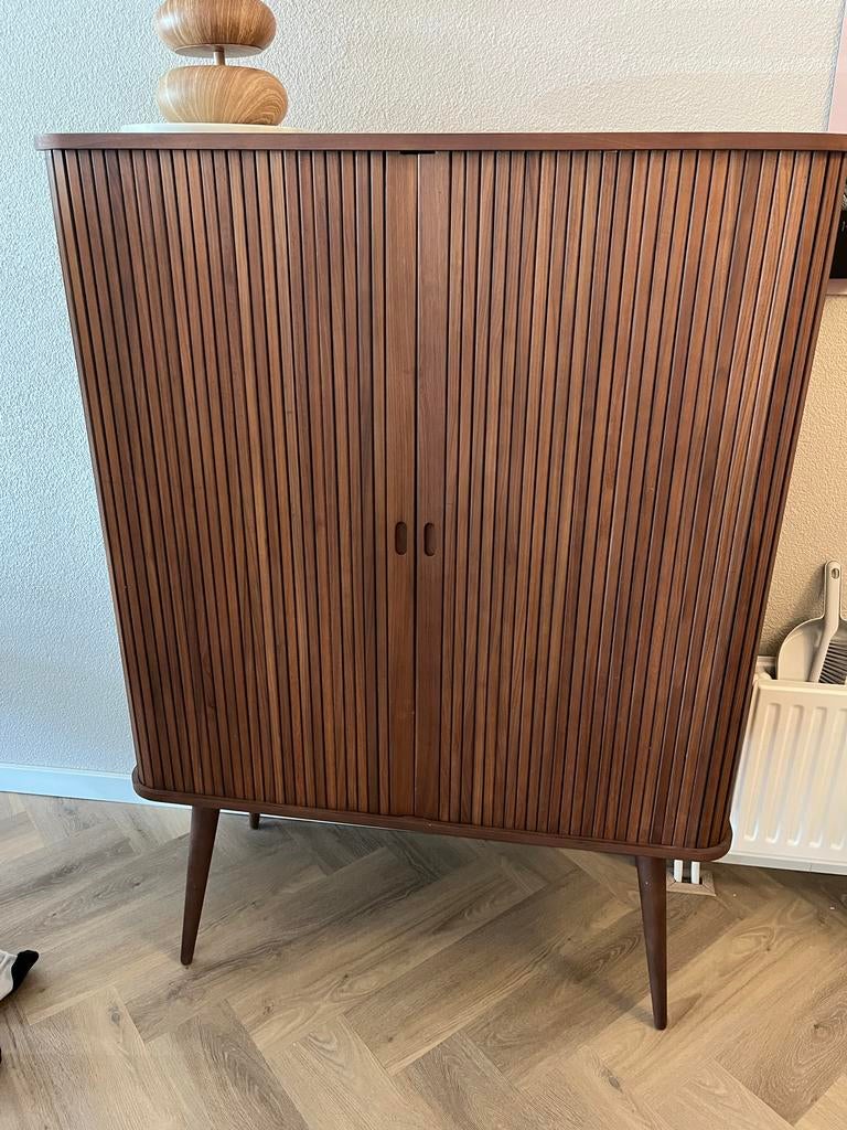 Zuiver Wandkast met Glazen Planken - Walnoot, Huis en Inrichting, Kasten | Buffetkasten, Ophalen, Zo goed als nieuw, 25 tot 50 cm