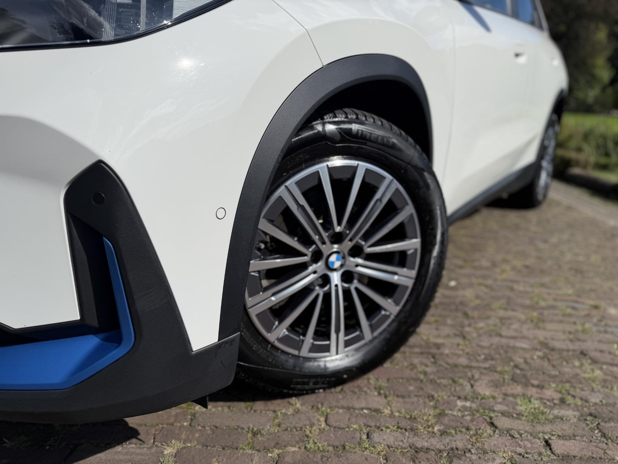 BMW iX1 xDrive30 Launch Edition 67 kWh | HUD | 360 | Keyless, Auto's, Automaat, Stof, Gebruikt, 225 min